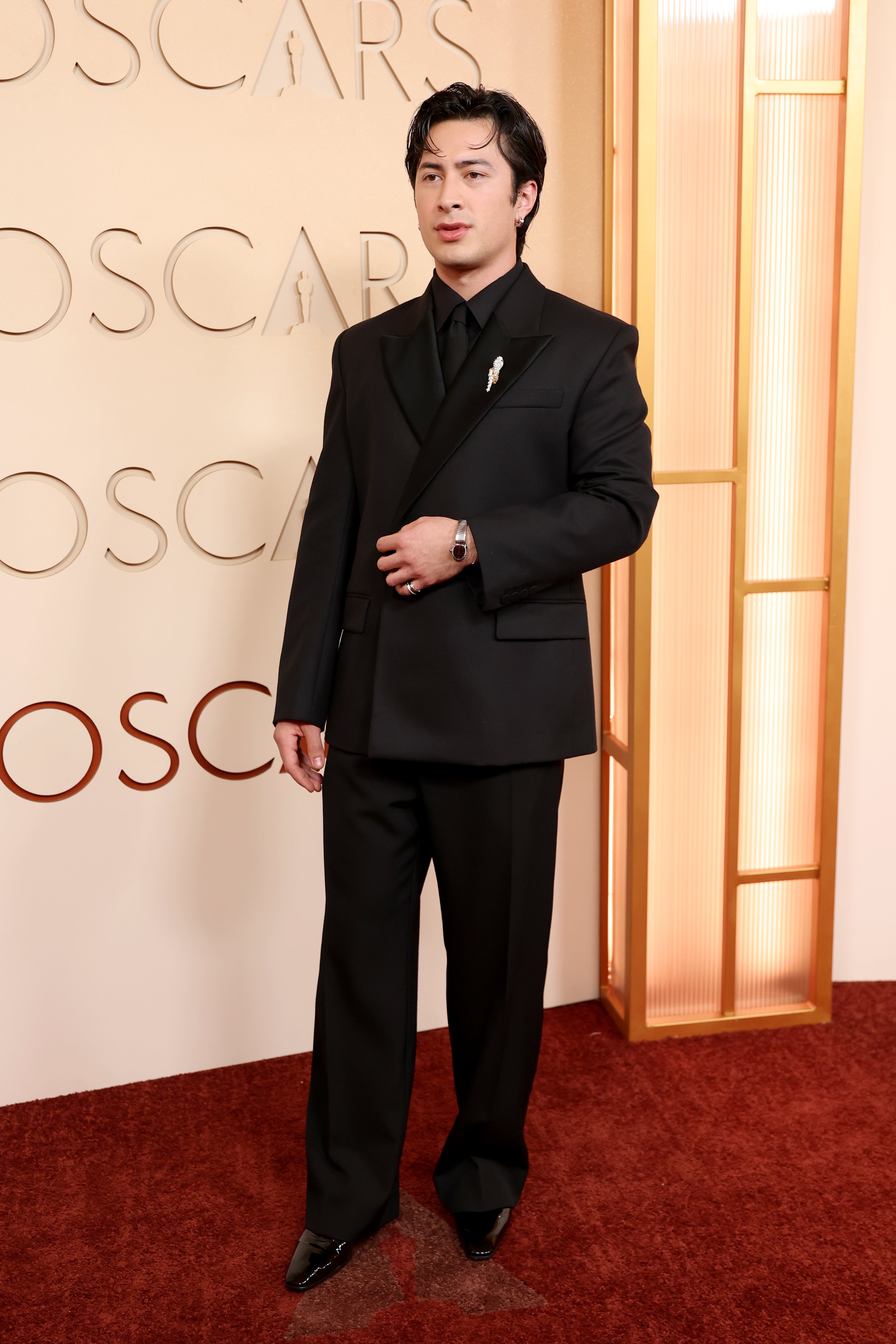 ‘Heated Rivalry’ star Hudson Williams stunned in a custom all-black tuxedo by Balenciaga