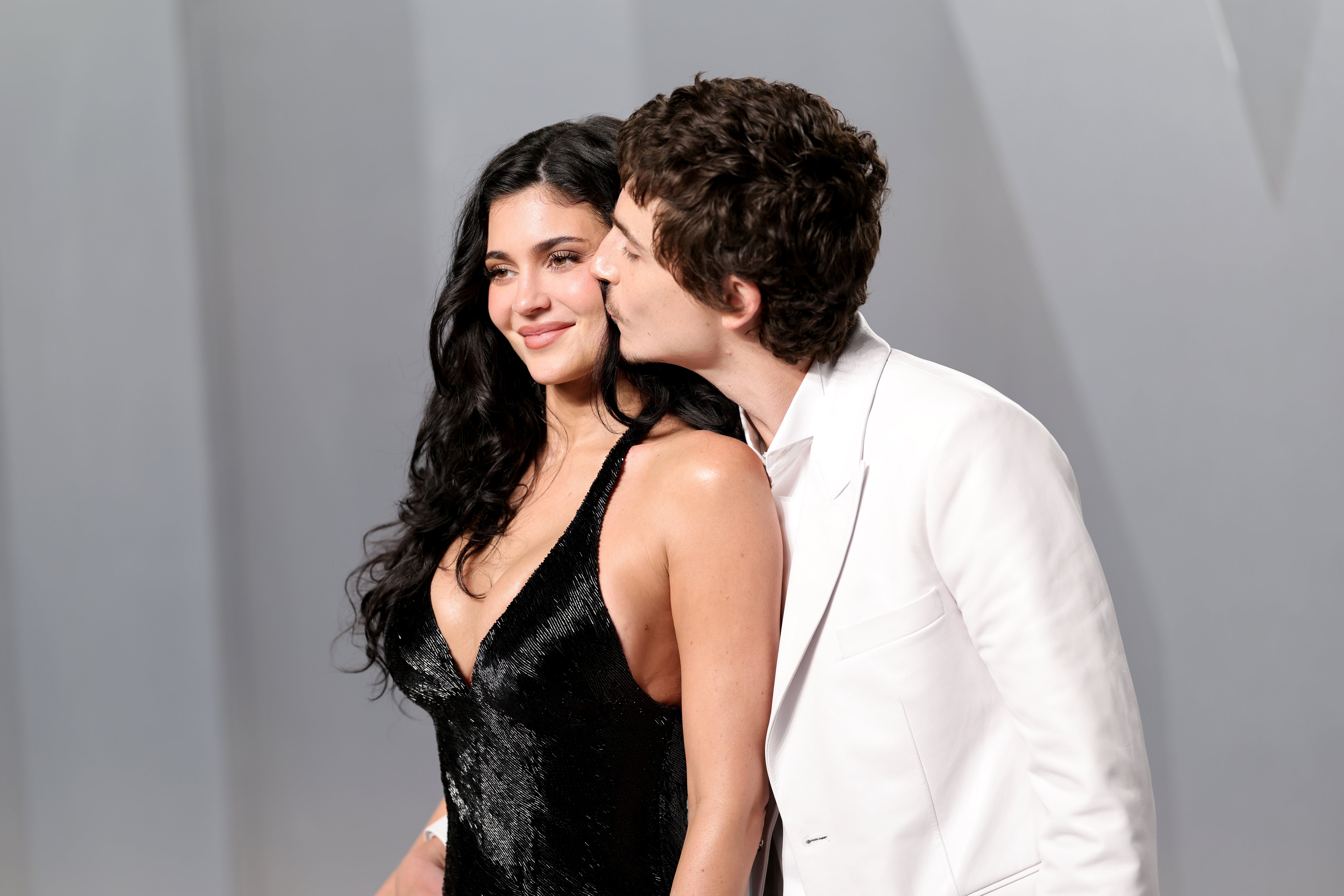 Timothée Chalamet (who left the ceremony without a little gold man) walked in hand-in-hand with his girlfriend Kylie Jenner