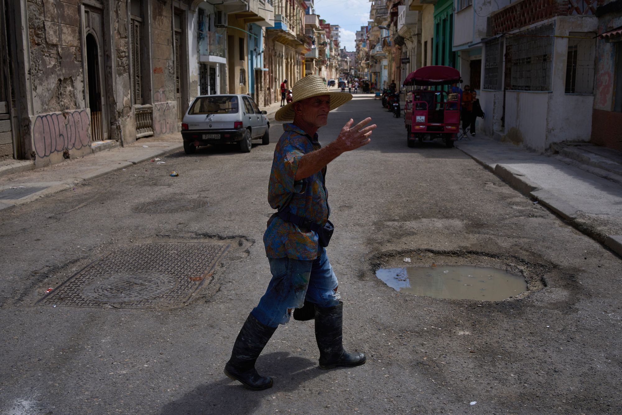 A man walks extracurricular during a blackout successful Havana, Cuba, Monday, March 16, 2026. (AP Photo/Ramon Espinosa)
