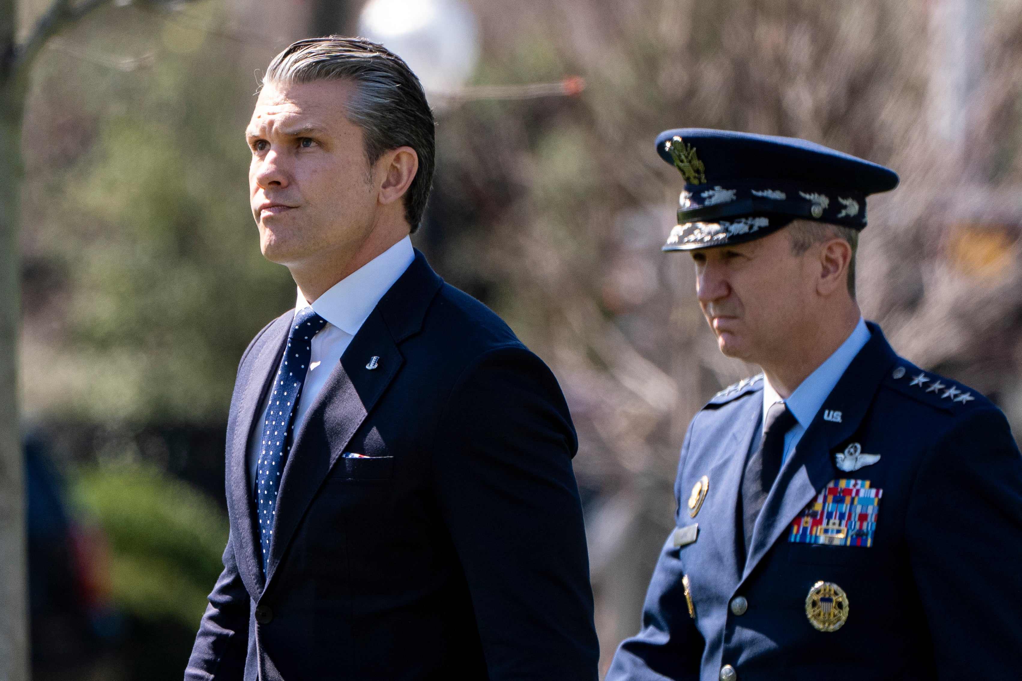 ईरान संघर्ष के बीच हेगसेथ की ईसाई बयानबाजी चिंता पैदा करती है