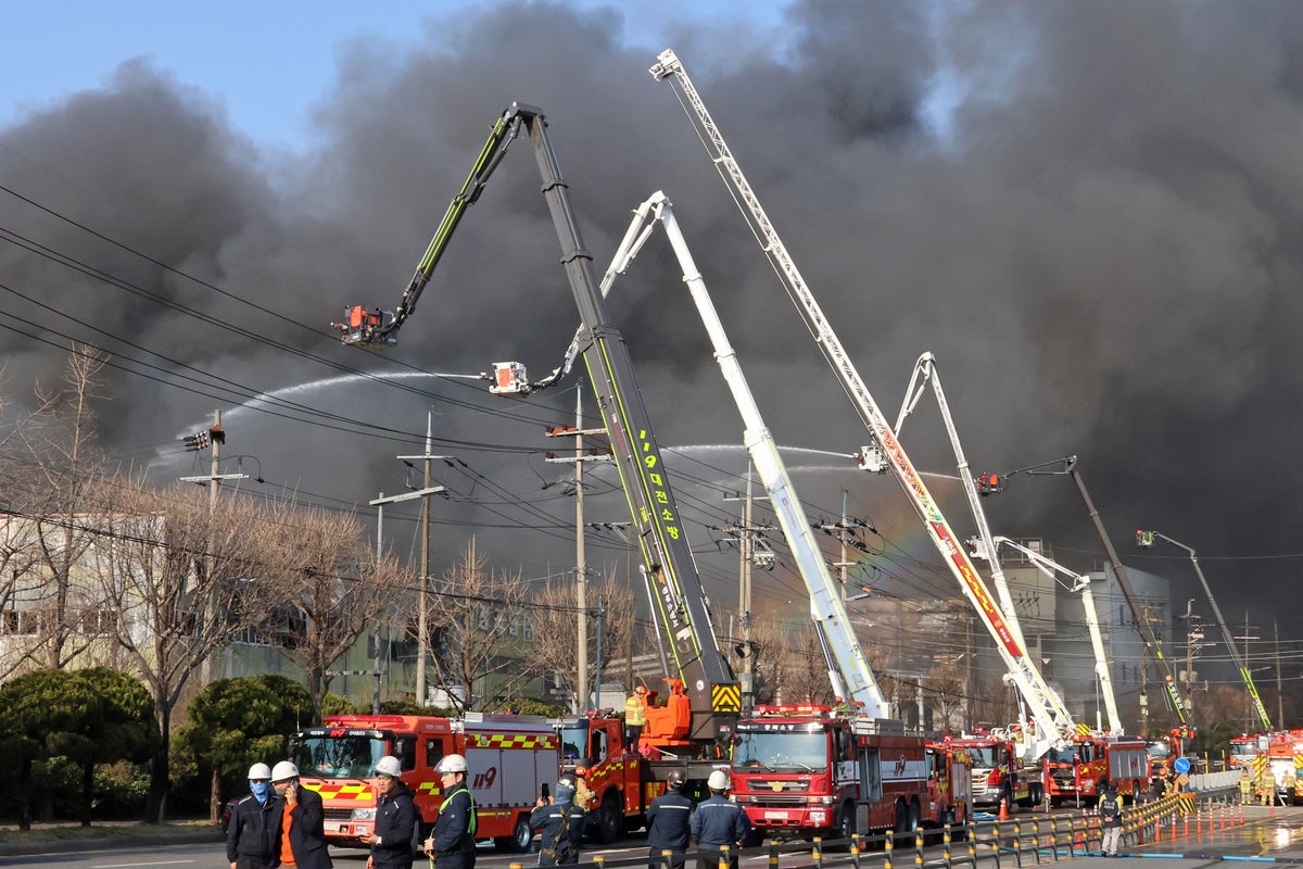 Investigation launched after 14 killed in fire at South Korean car factory