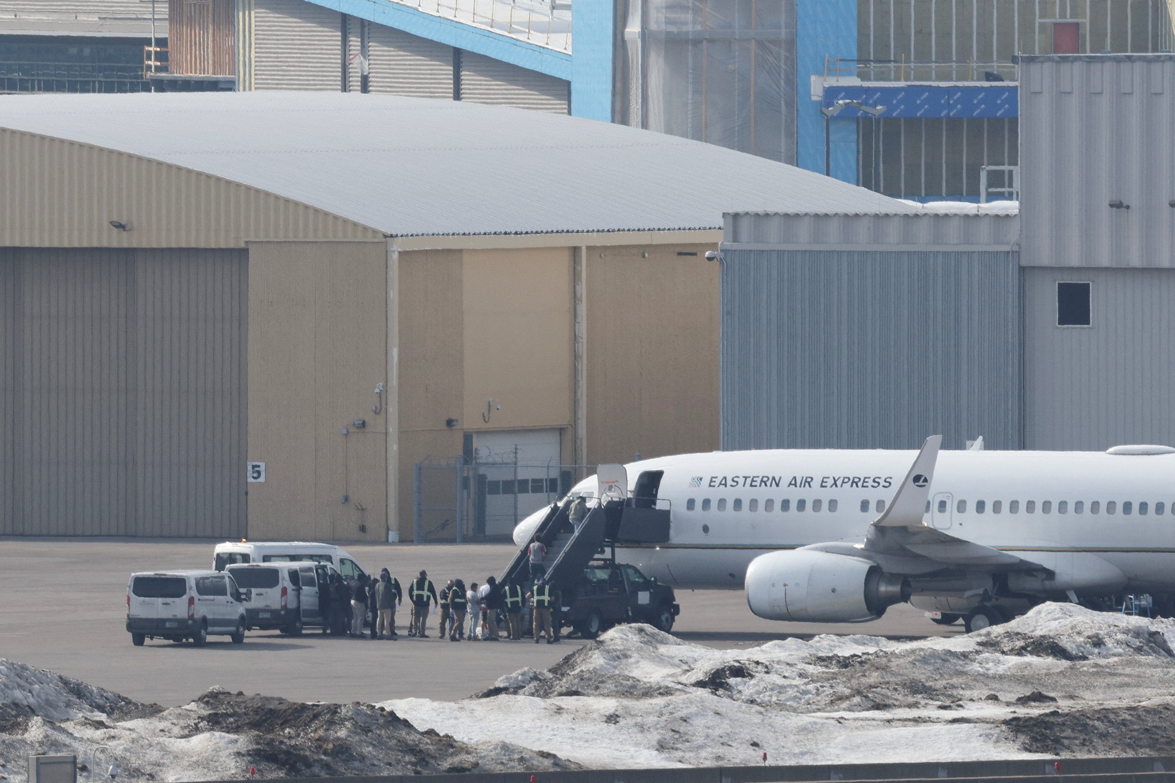 ICE relies connected charter and commercialized airlines for deportation flights