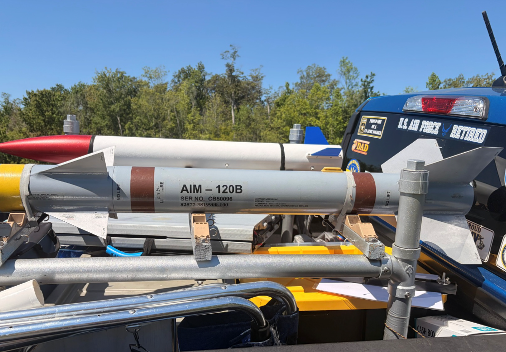 One of nan rockets was marked pinch "AIM -120B" and sported agleam yellowish markings