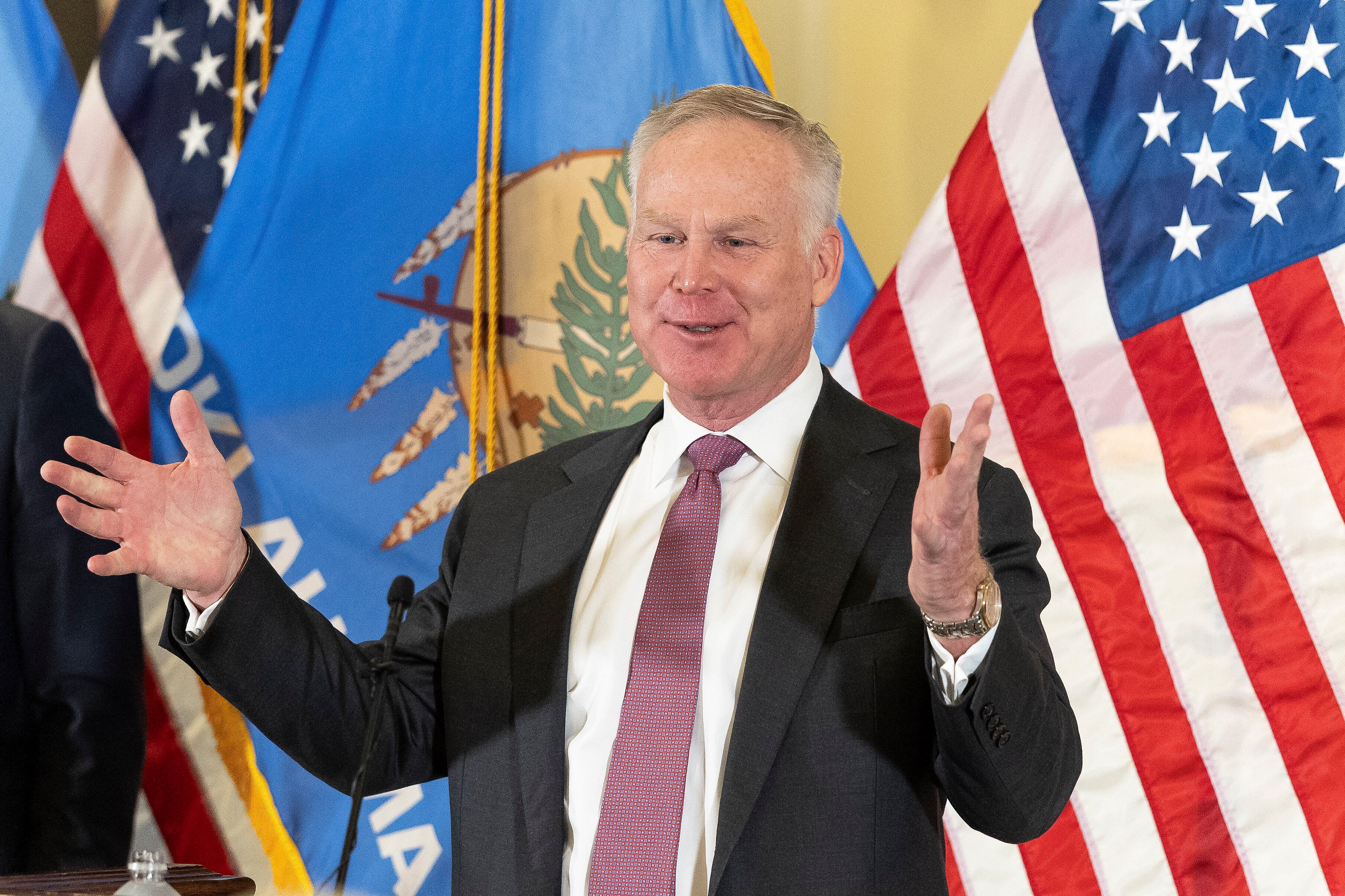 Armstrong, who has ne'er served successful elected office, has spent his profession pinch Williams Companies, which employs astir 5,800 group and specializes successful nan collection, retention and proscription of earthy gas