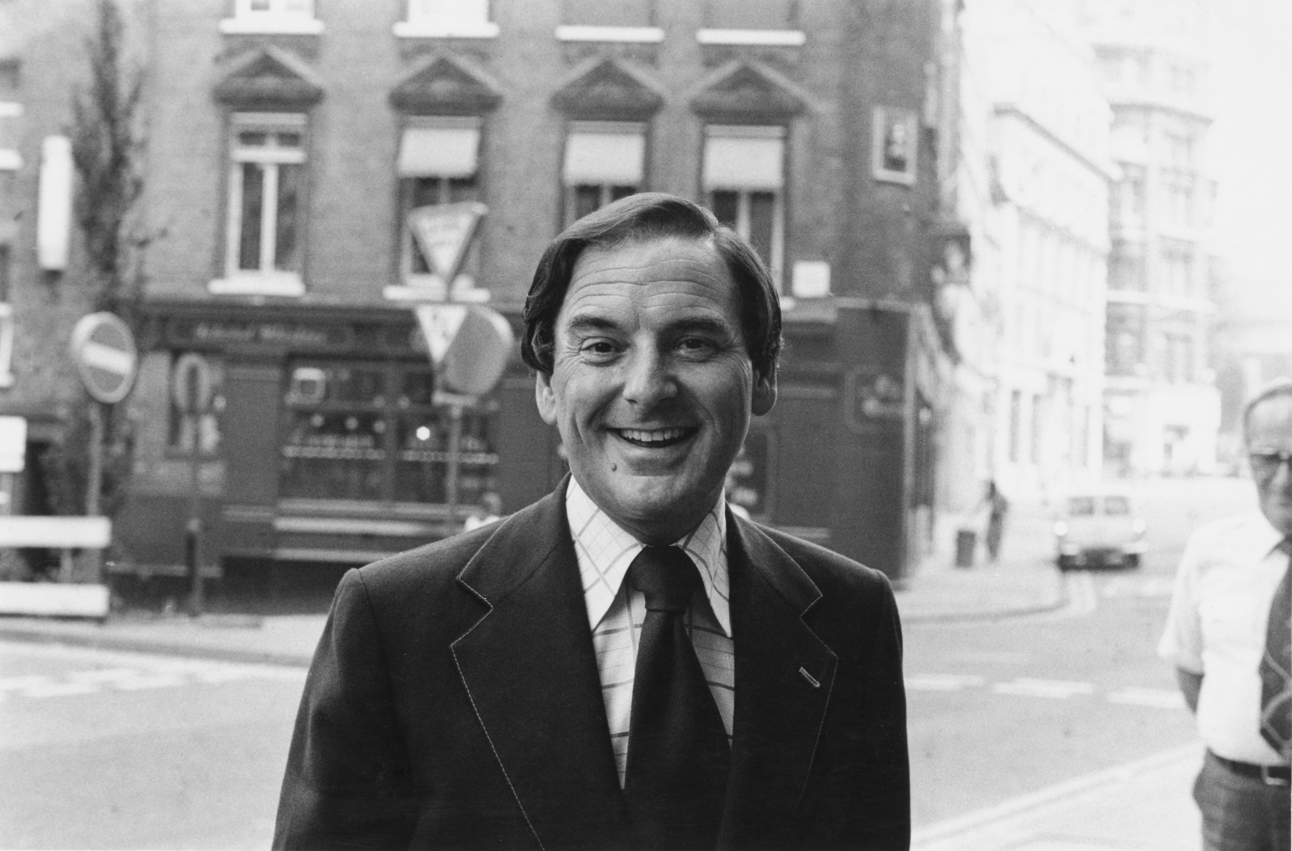 De moppenboeken van Bob Monkhouse werden te 'ongepast' geacht voor een segment in 'The Repair Shop'