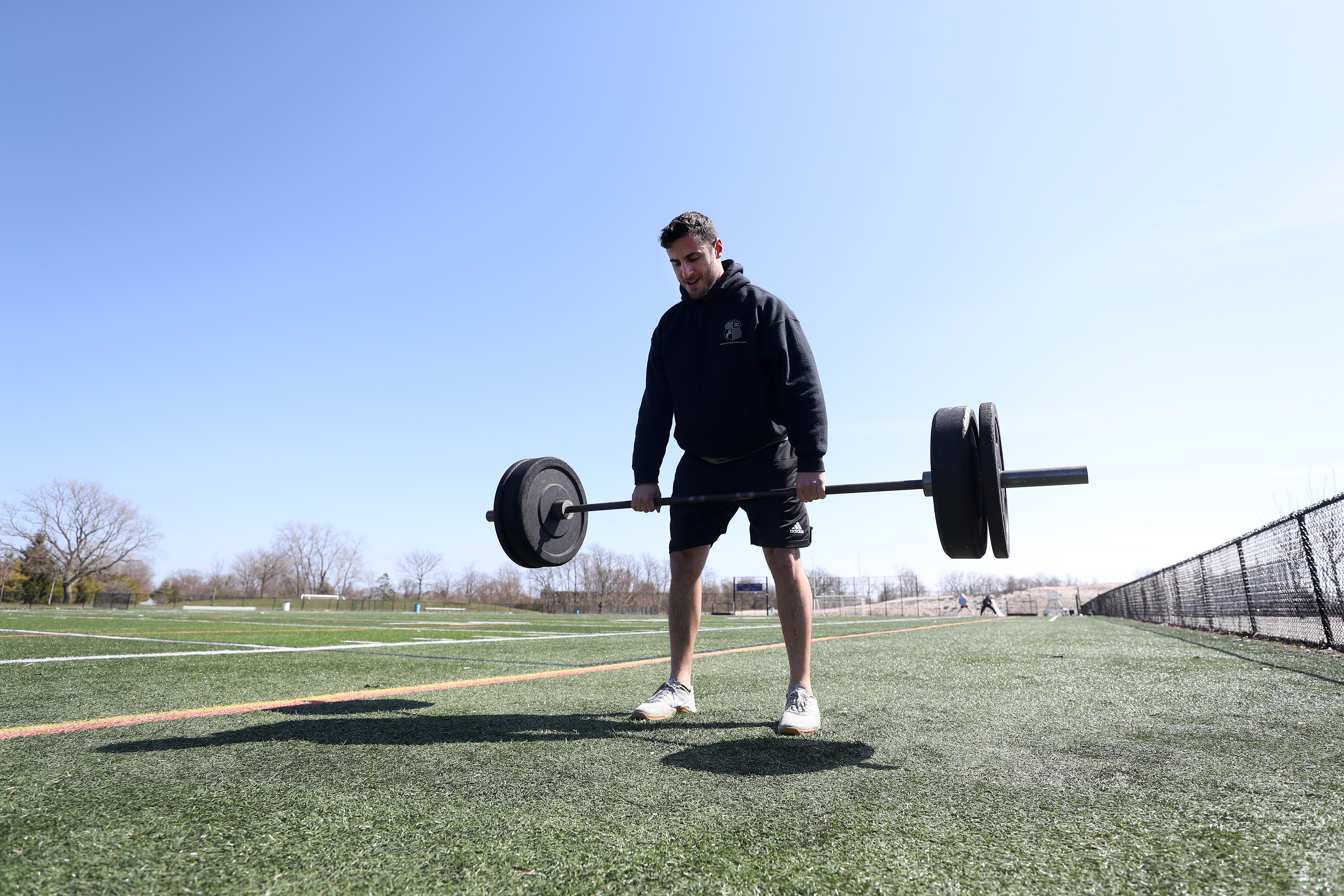 Practicing dead lifts and other weighted exercises can help build up glute muscles with just a few repetitions