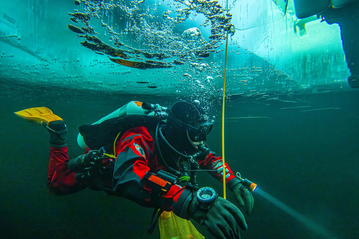 Scientists train for polar ice diving to research warming planet