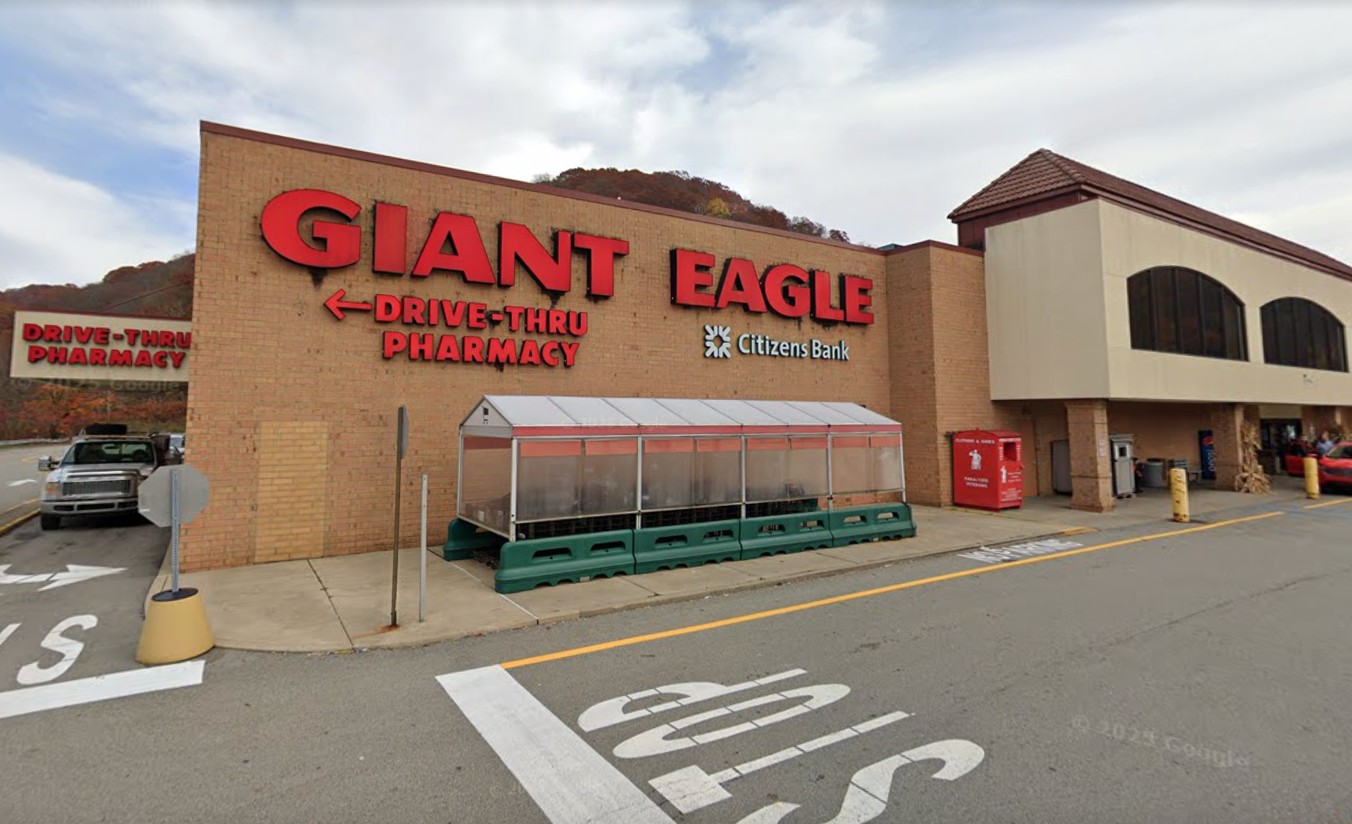 Police responded to the chaotic scene on Thursday at a Giant Eagle in White Oak, Pennsylvania