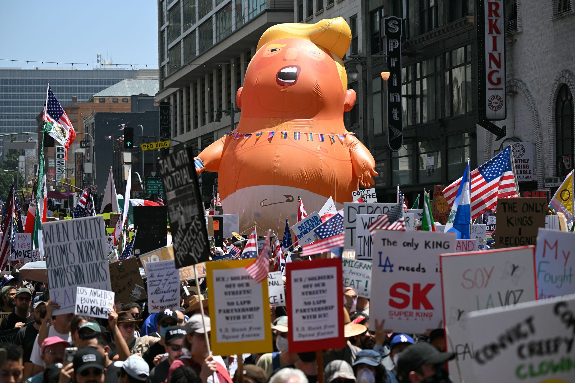 More 'No Kings' protests targeting Donald Trump are planned nationwide this play arsenic monolithic crowds are expected to speak retired against what they spot arsenic nan president’s authoritarianism