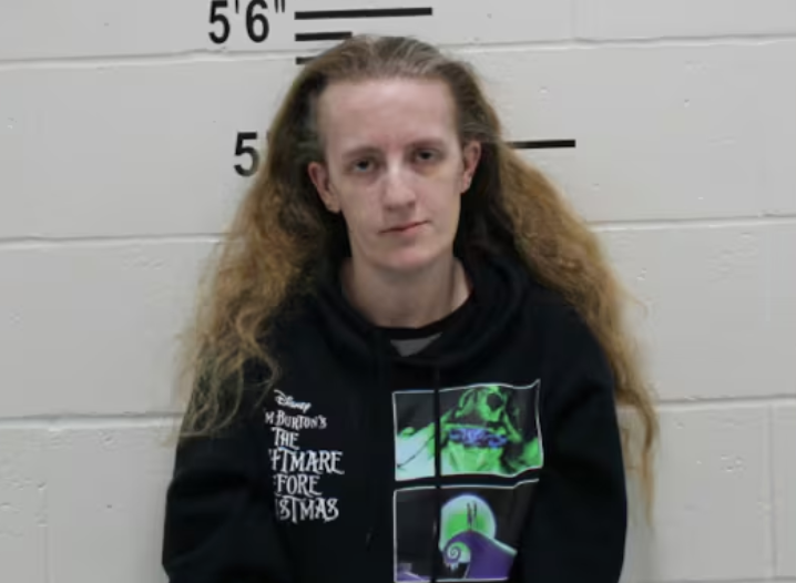 Amber Snow, 36, of Decorah, Iowa, allegedly attempted to extremity different woman's gestation by feeding her lasagna poisoned pinch oxycodone