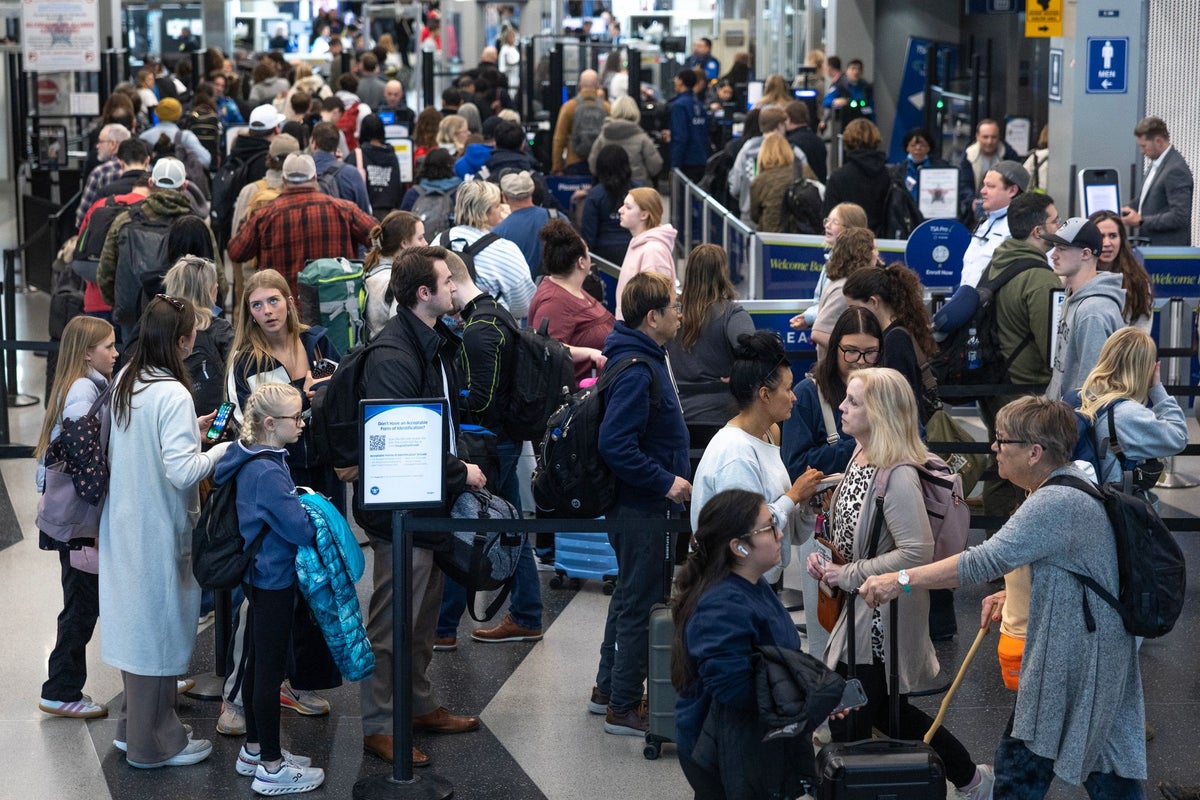 What to know about Trump’s order to pay TSA workers and its effect on airport wait times