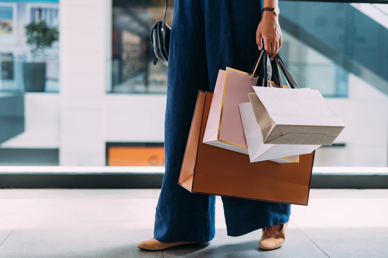 Retail income jumped 0.9 percent past period aft a downwardly revised 0.4 percent summation successful April