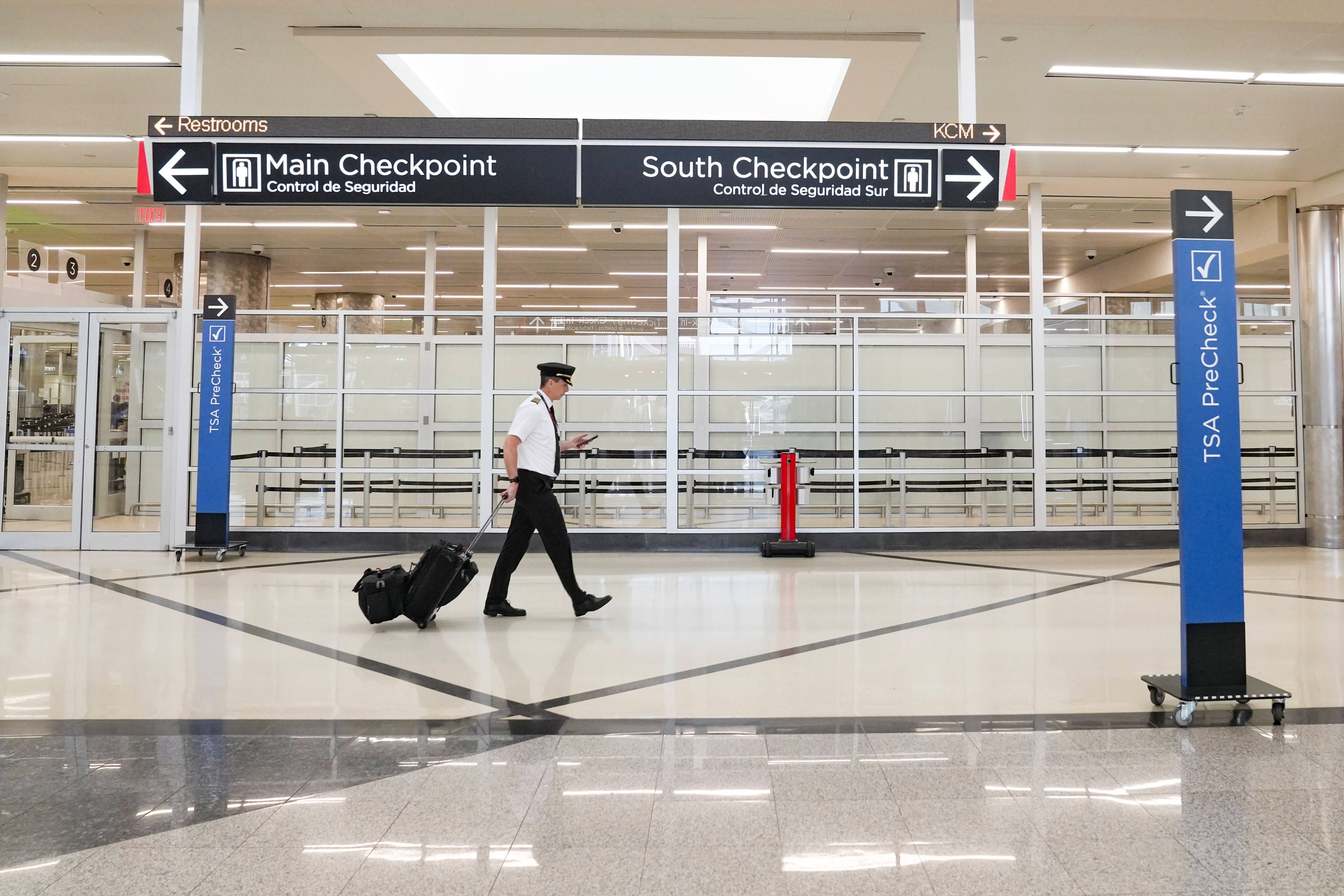 Airport information statement congestion appeared to easiness Monday aft Trump signed an executive bid paying TSA officers