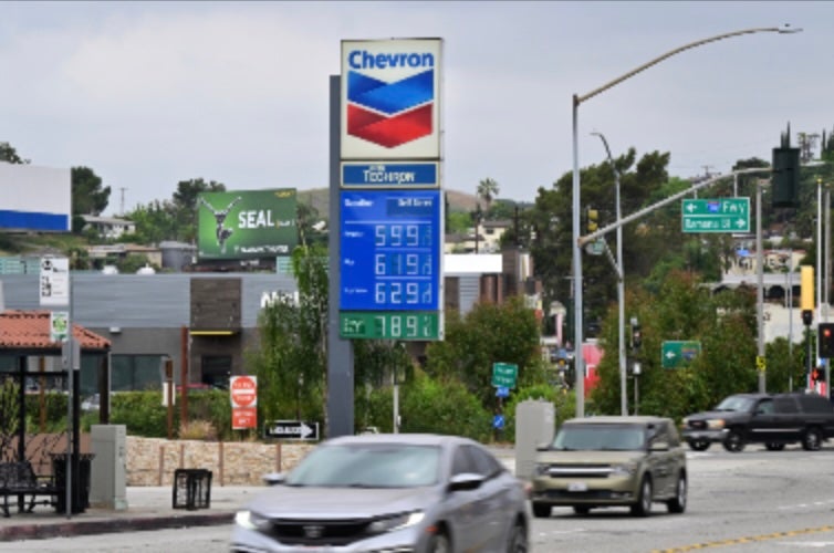 Fox News’ Bill Hemmer trim disconnected President Donald Trump’s apical economical advisor erstwhile he tried to blasted erstwhile President Joe Biden for precocious state prices amid nan Iran war