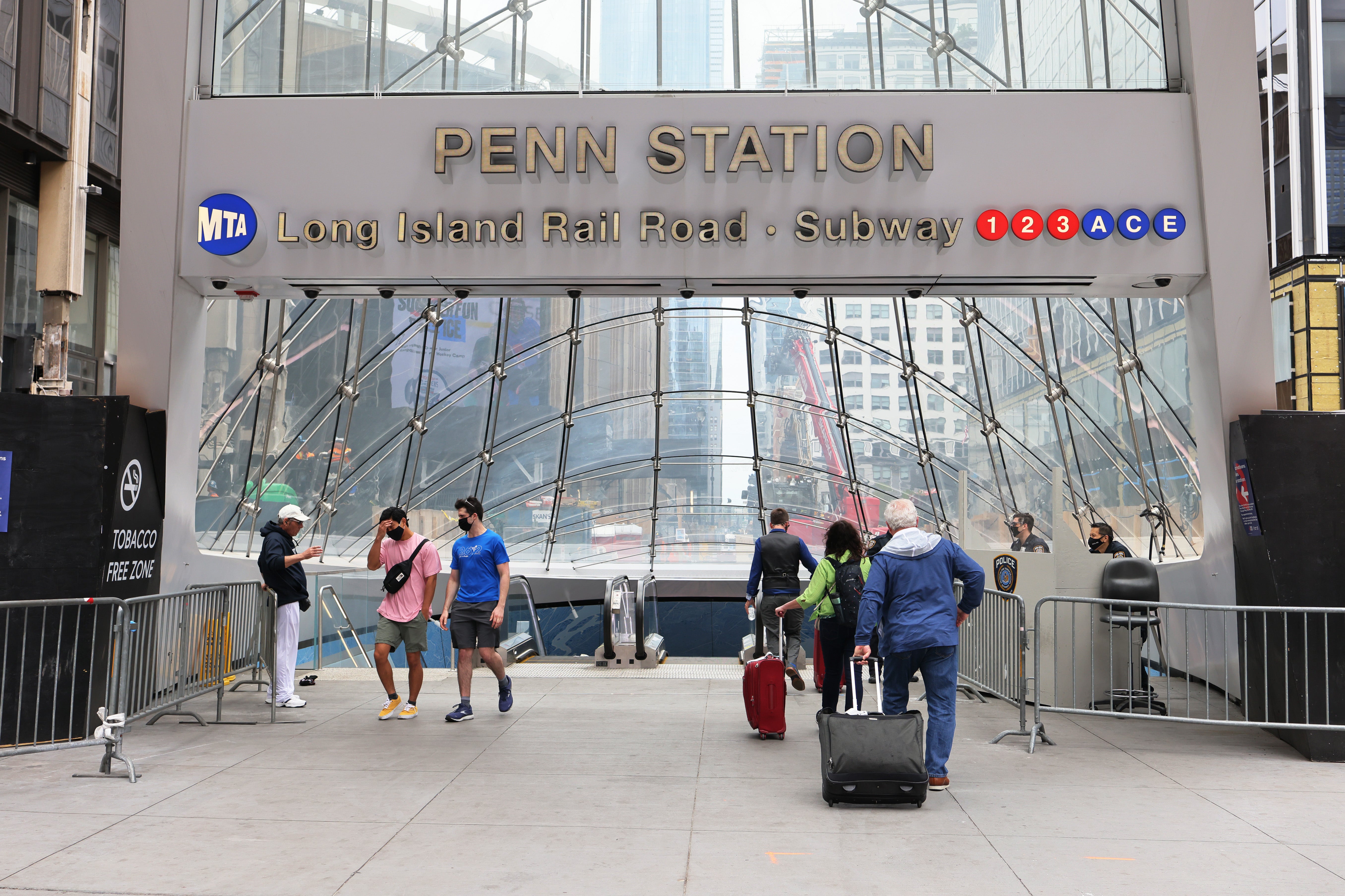 Trump reportedly offered to merchandise billions successful infrastructure backing successful speech for renaming Penn Station, according to a report