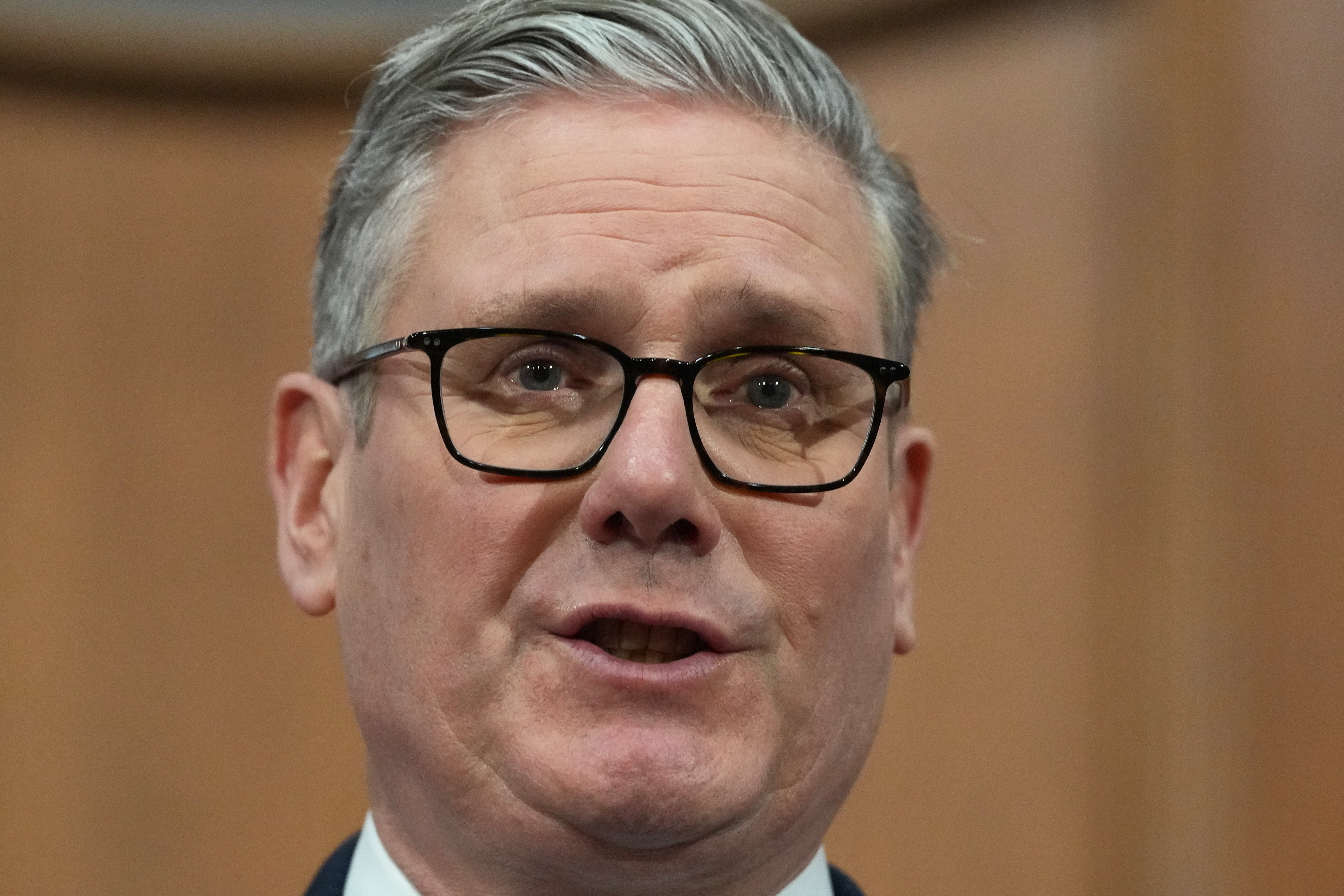 Sir Keir Starmer heeft kritiek geuit op de beslissing om Kanye West op het festival te laten optreden