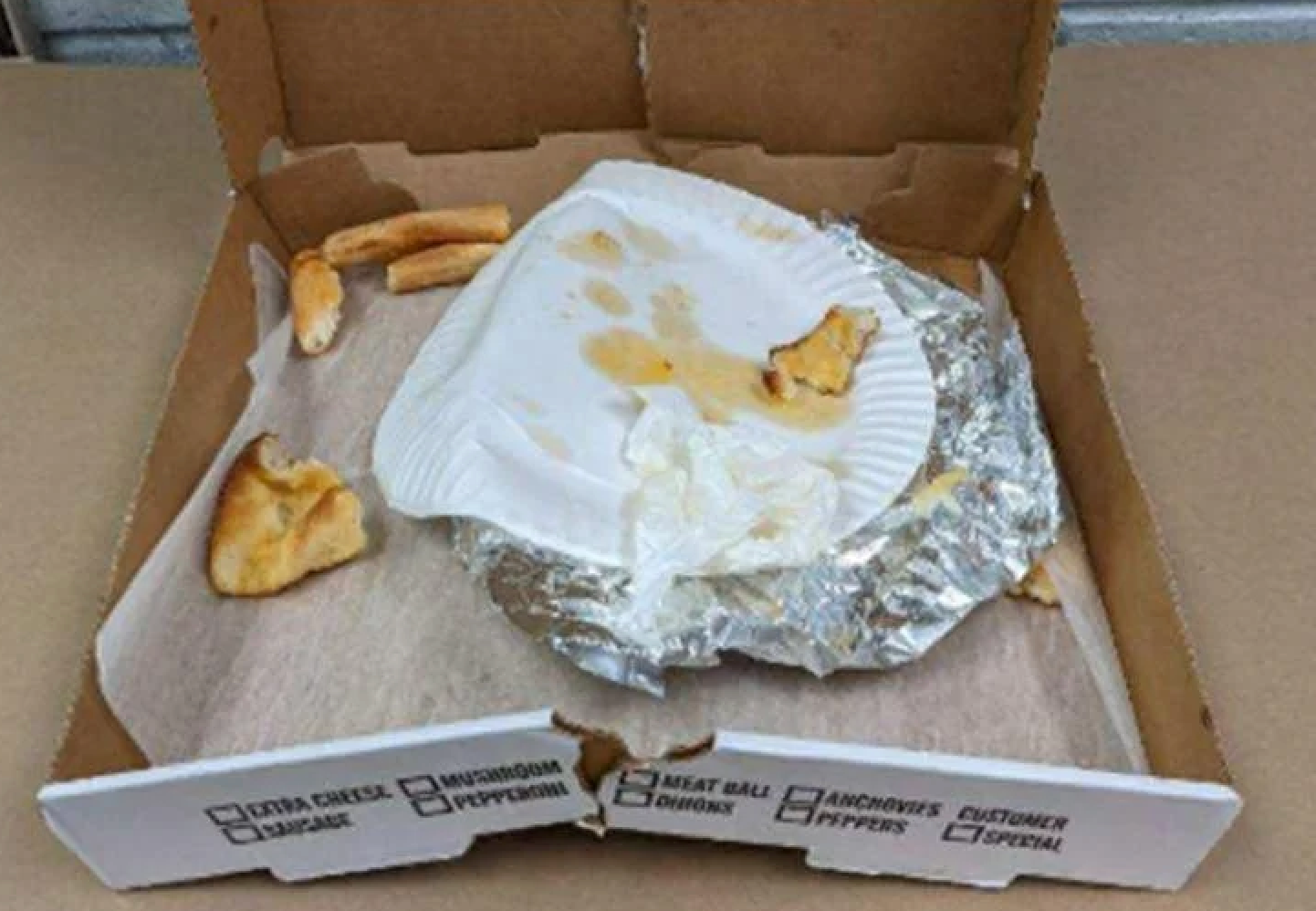 Surveillance teams observed Heuermann discarding a pizza box outside his Manhattan office. A lab tested DNA from the leftover crust and matched it to a hair found on burlap used to wrap Megan Waterman’s body