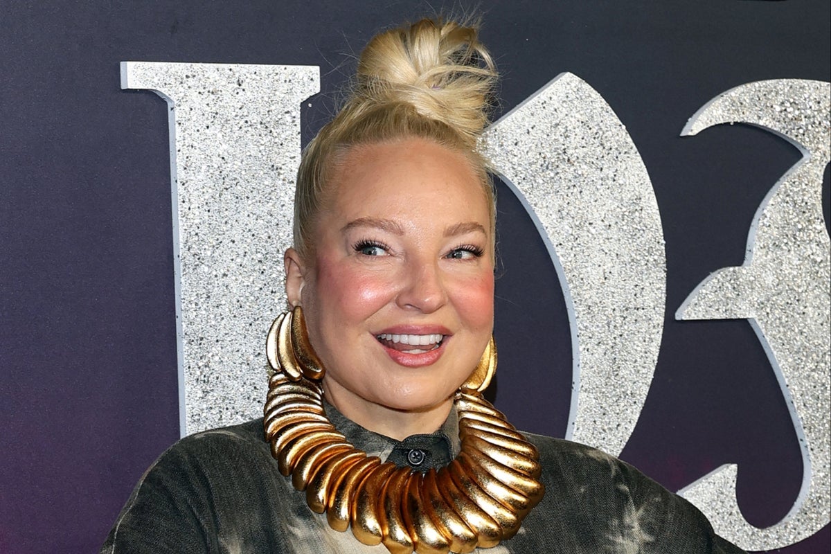 Sia issues statement about ‘incredibly high child support’ after being ordered to pay ex ,000 a month Sia issues statement about ‘incredibly high child support’ after being ordered to pay ex ,000 a month