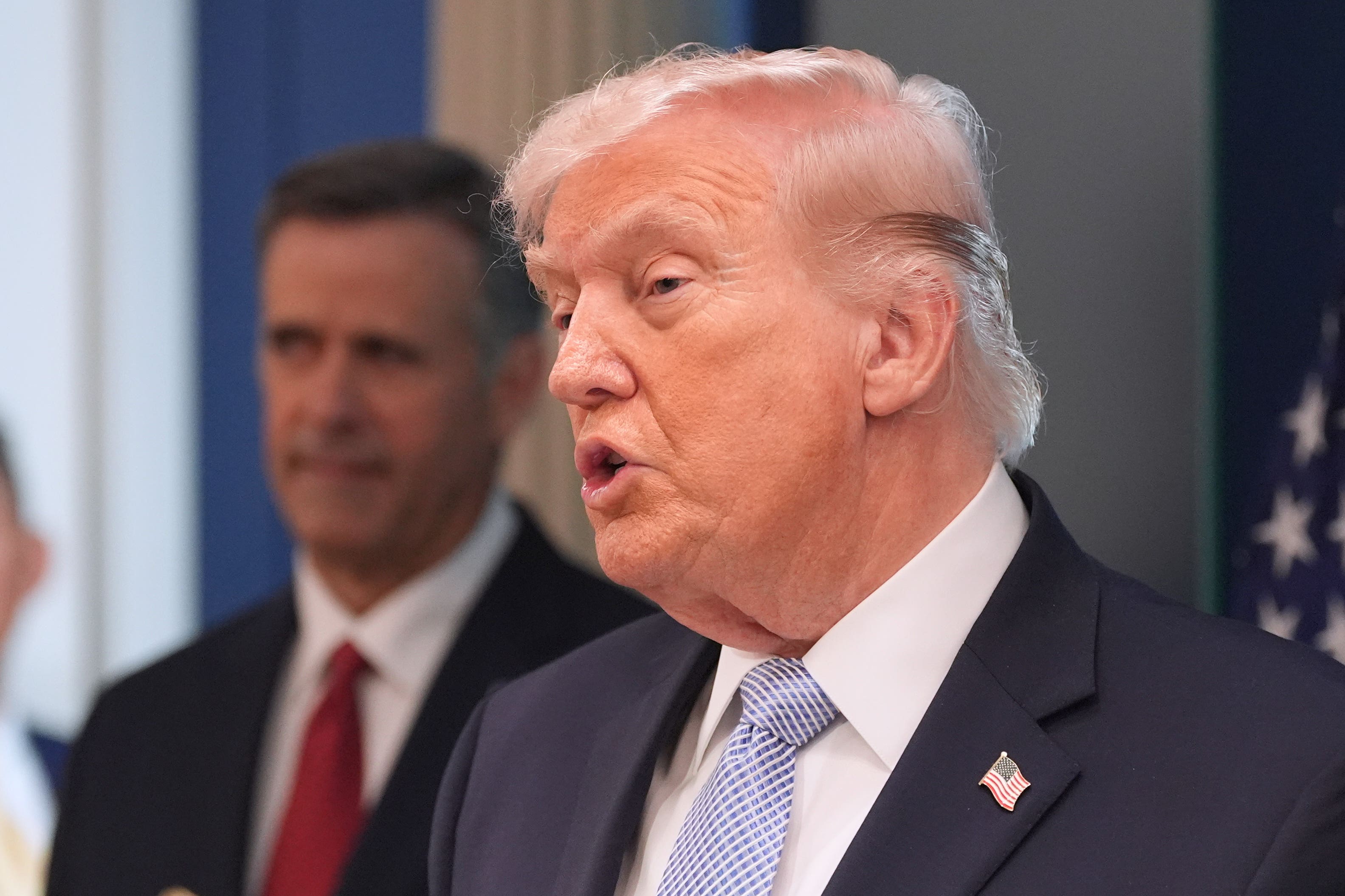 ट्रम्प ने जॉर्ज क्लूनी को एक असफल फिल्म स्टार और 'सर्वकालिक सबसे खराब राजनीतिक भविष्यवक्ताओं' में से एक बताया है।