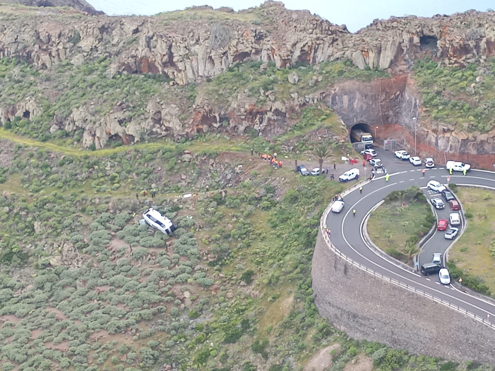 Canary Islands bus crash latest: One dead and 27 injured after British tourist bus plunges into ravine