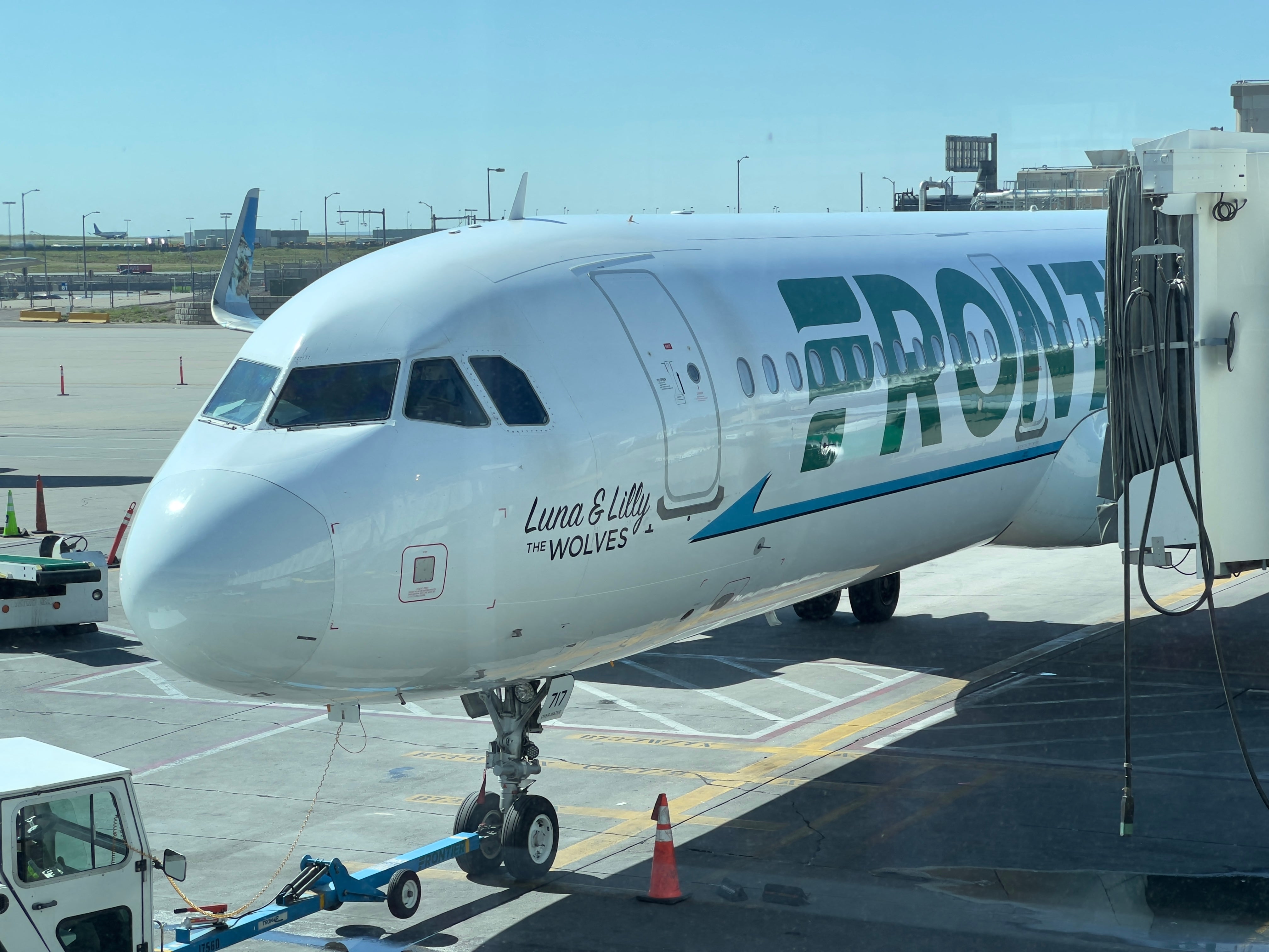Frontier Airlines passenger groped teenage cheerleader after downing 5 vodkas on 2-hour flight, lawsuit says