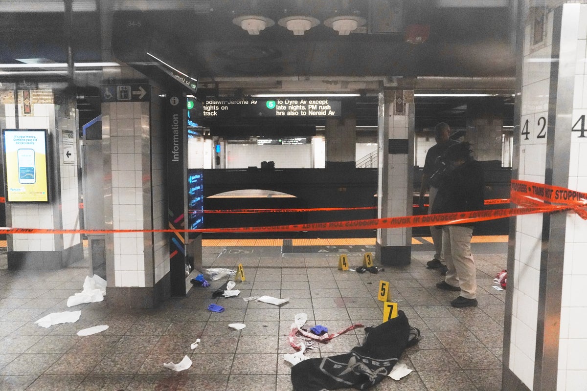 Three stabbed at New York subway station as police shoot knife-wielding man