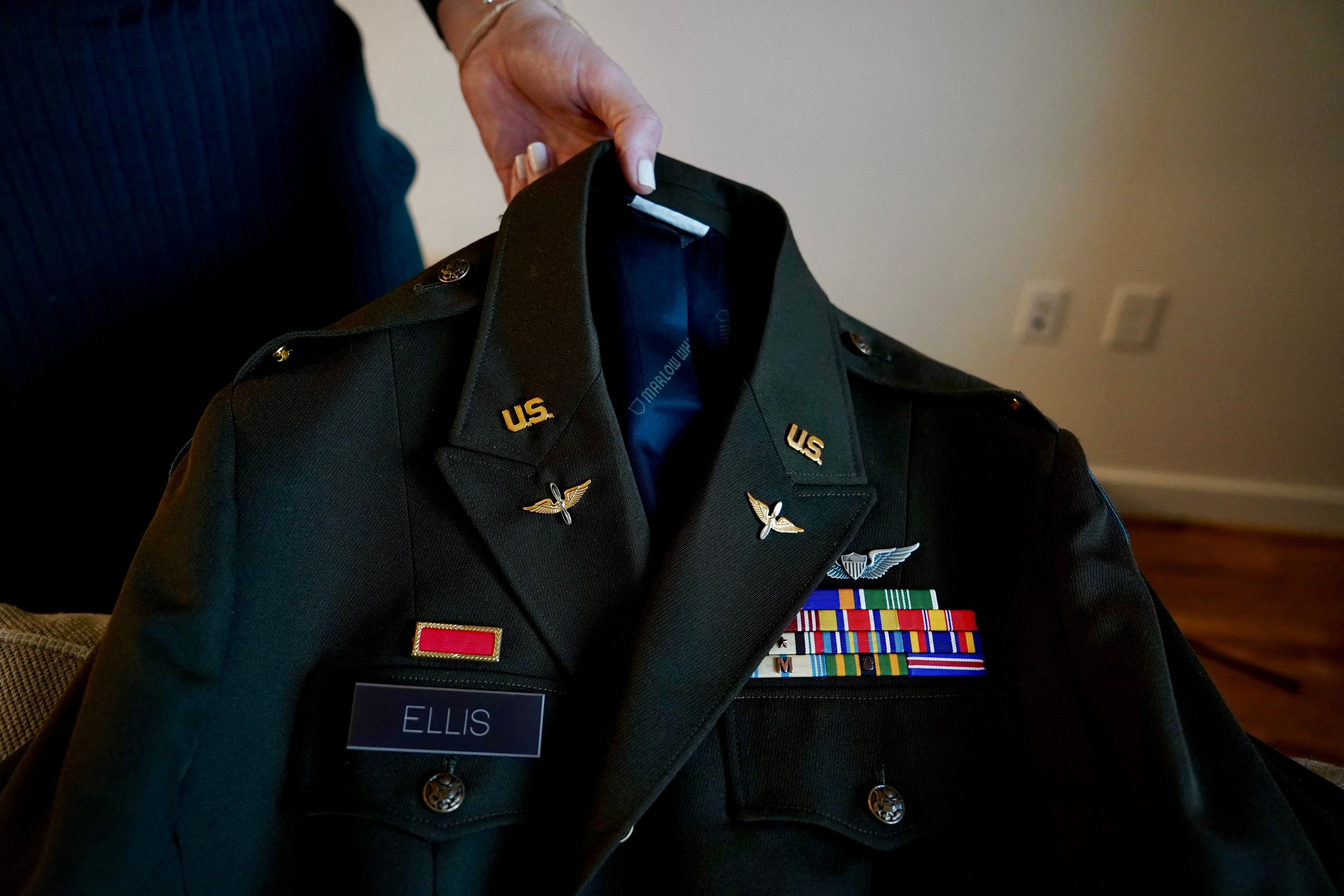 Trans servicemembers faced a prime of leaving nan U.S. subject voluntarily aliases being forced retired aft President Donald Trump signed an executive bid banning them successful January 2025