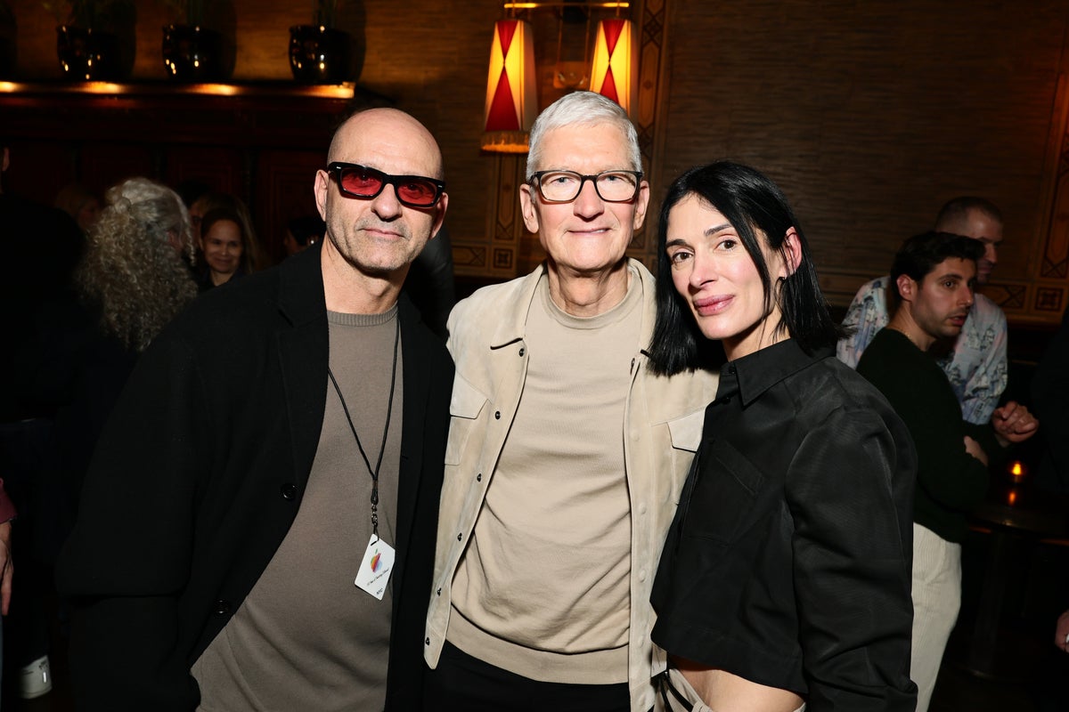 Apple is making AI glasses, report claims