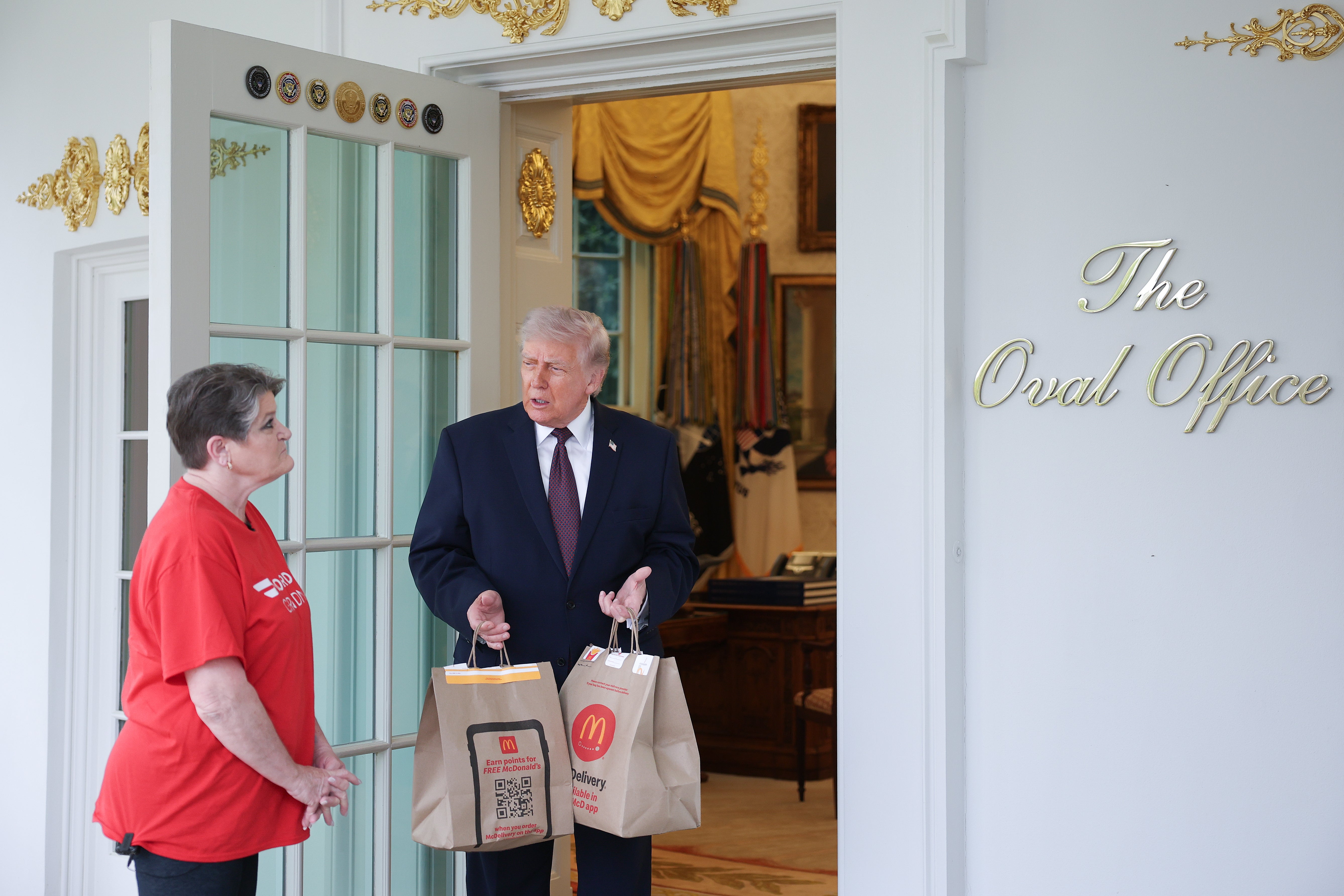 A caller book astir President Donald Trump accuses him of leaving trash from late-night snacking astir his bedroom