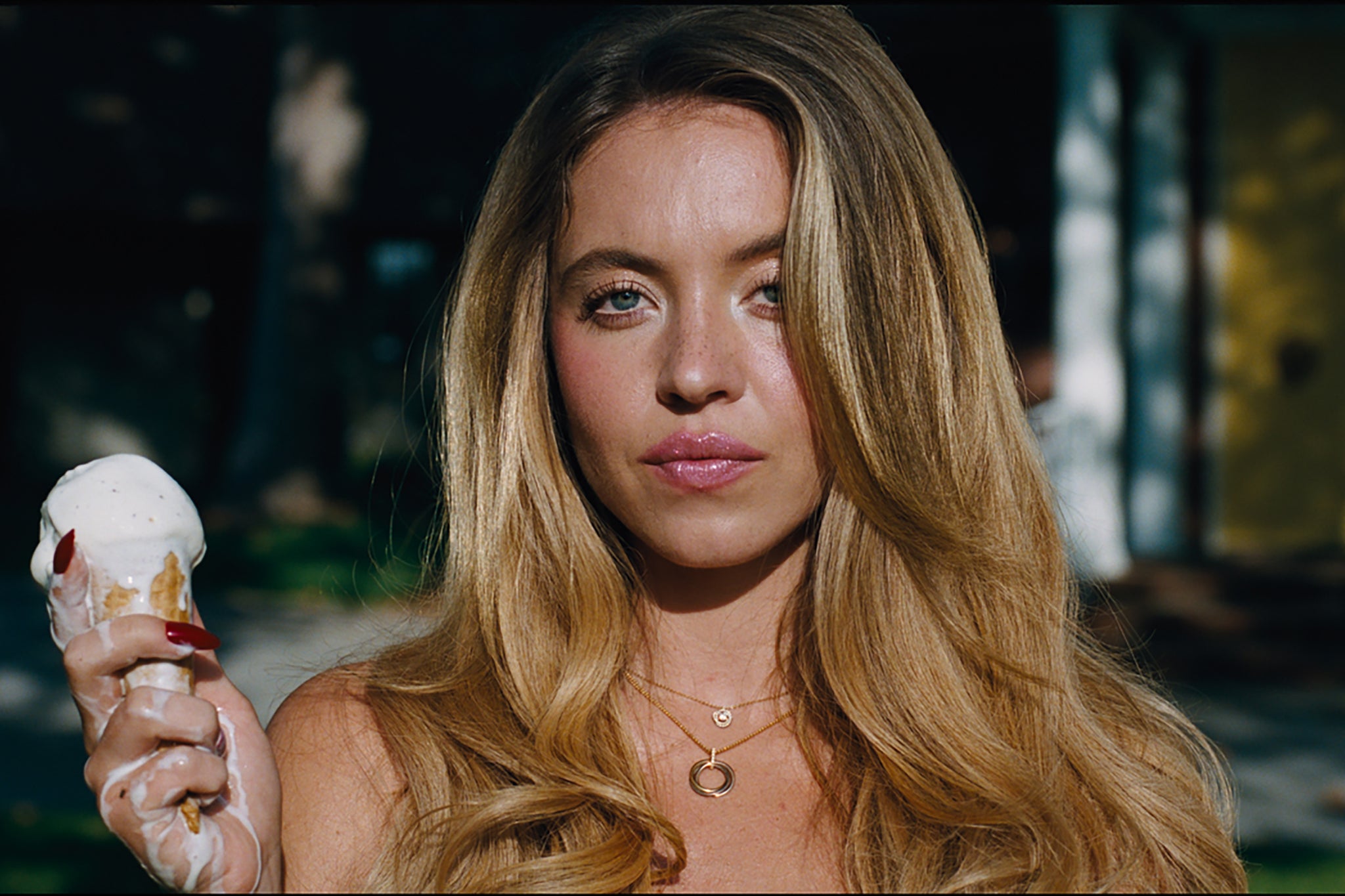 Sydney Sweeney pokes fun at jeans controversy in new advert 3 Sydney Sweeney in HBO’s ‘Euphoria’