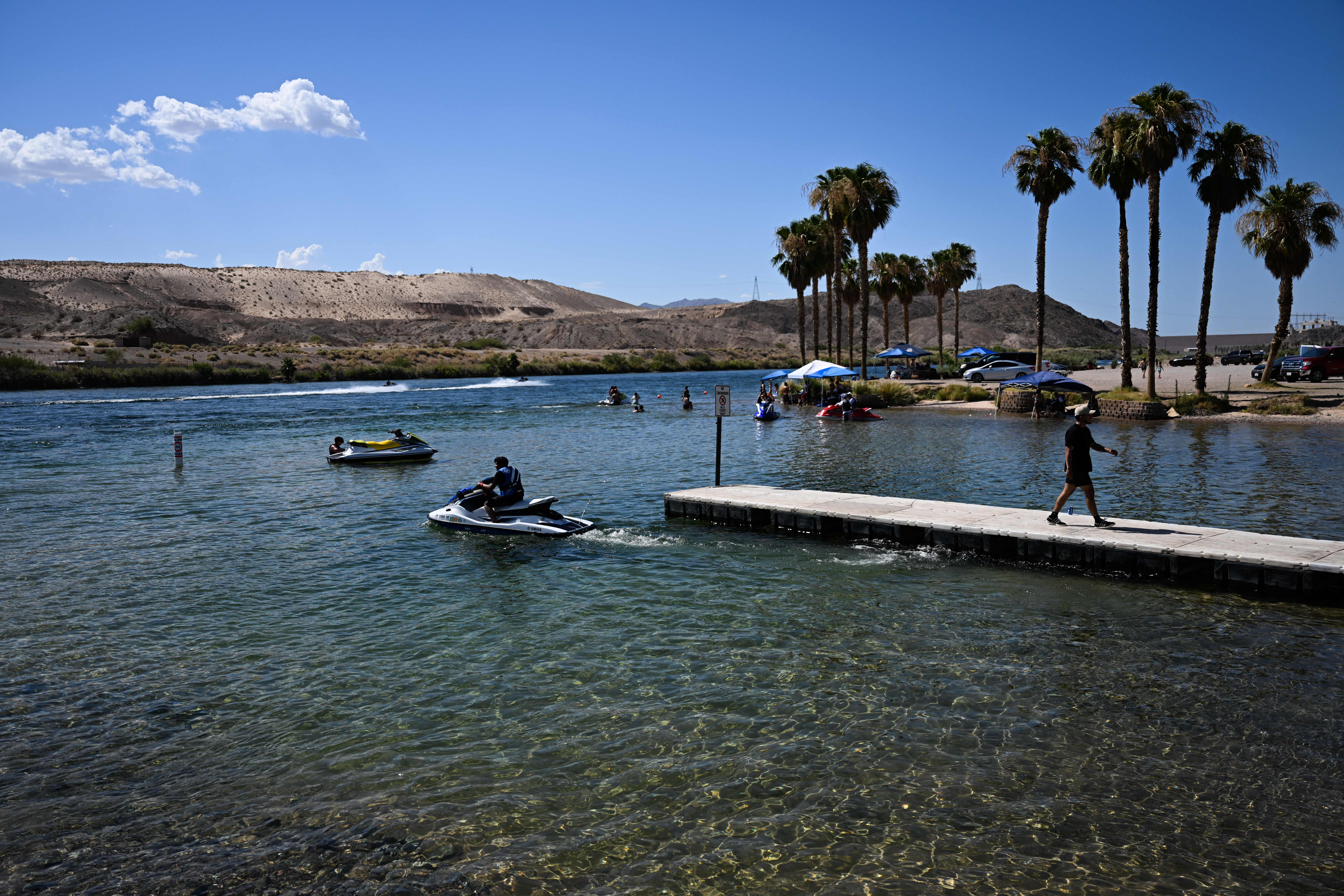 Man drowns in Colorado river trying to retrieve hat that blew off