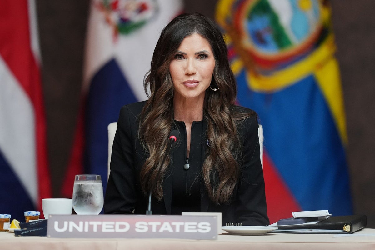 Kristi Noem erhält eine eigene Statue – nach monatelangen Skandalen und ...
