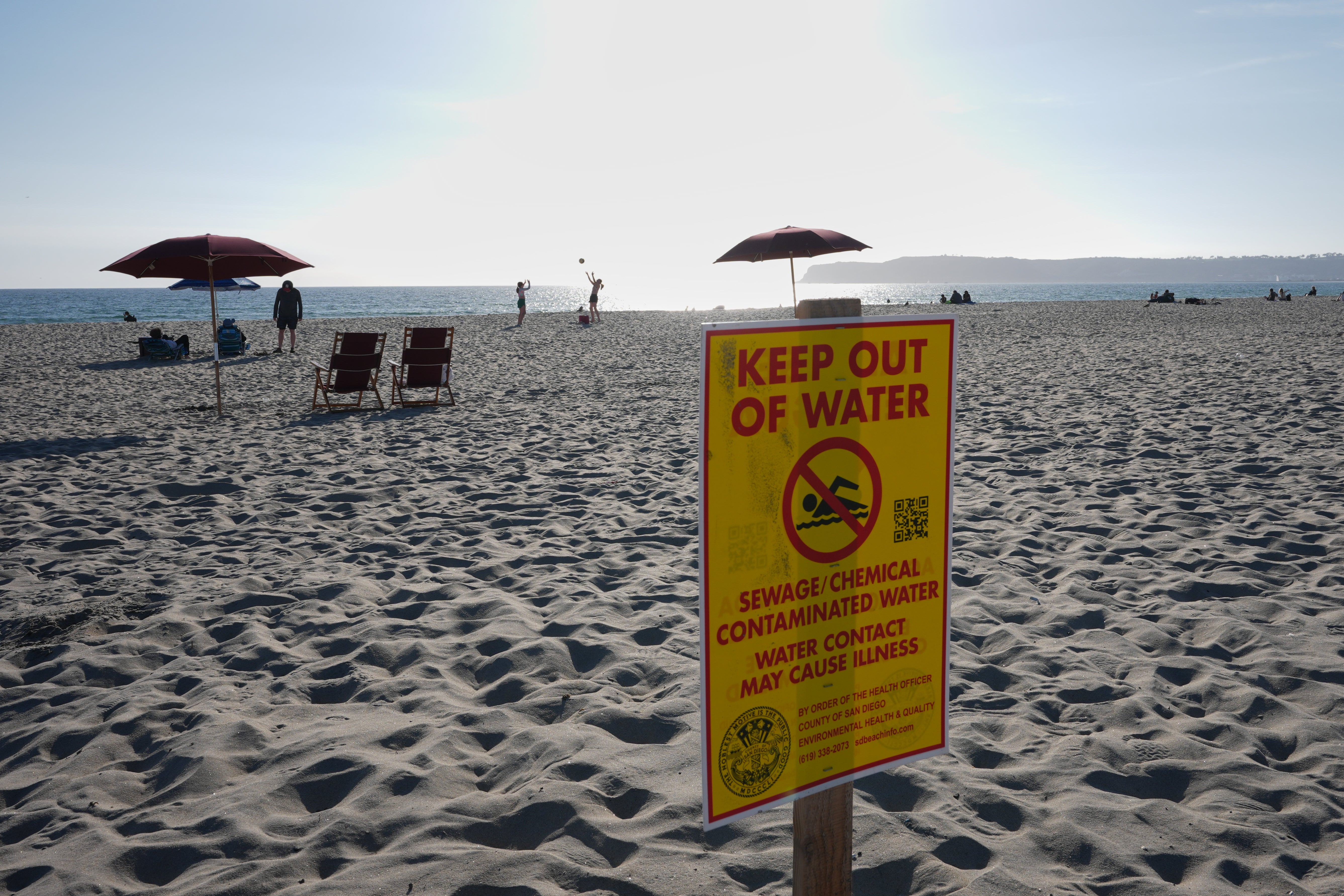 Beachgoers successful Coronado are seeing these yellowish informing signs arsenic sewage carried by nan Tijuana River flows into nan Pacific and is pushed northbound on San Diego County’s coast, pinch up to 30 cardinal gallons of contaminated h2o entering nan water daily