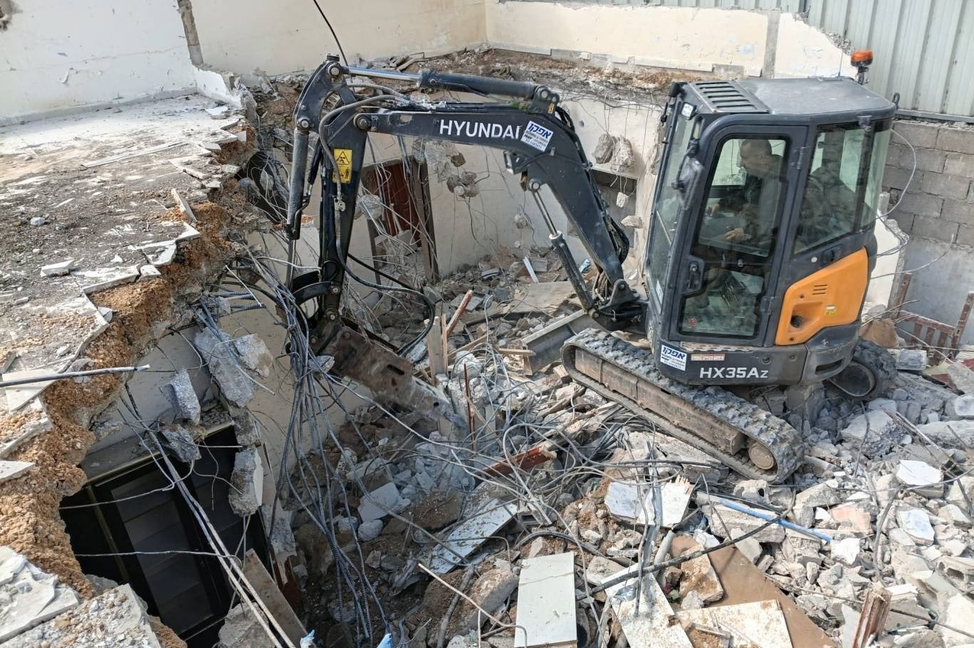 Jerusalem’s ‘self-demolition’ crisis: Palestinians forced to tear down their own homes