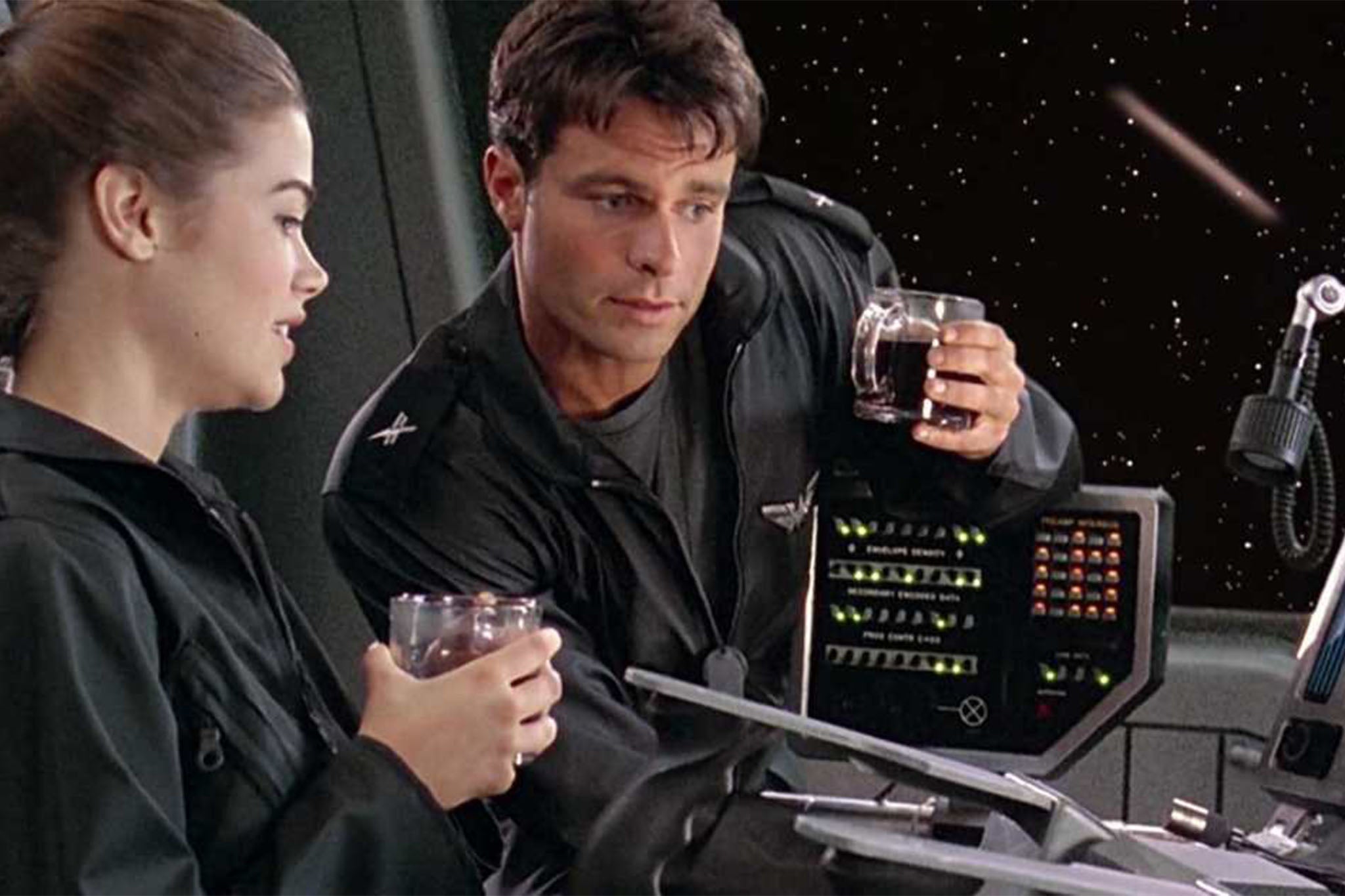 Denise Richards and Patrick Muldoon in Starship Troopers