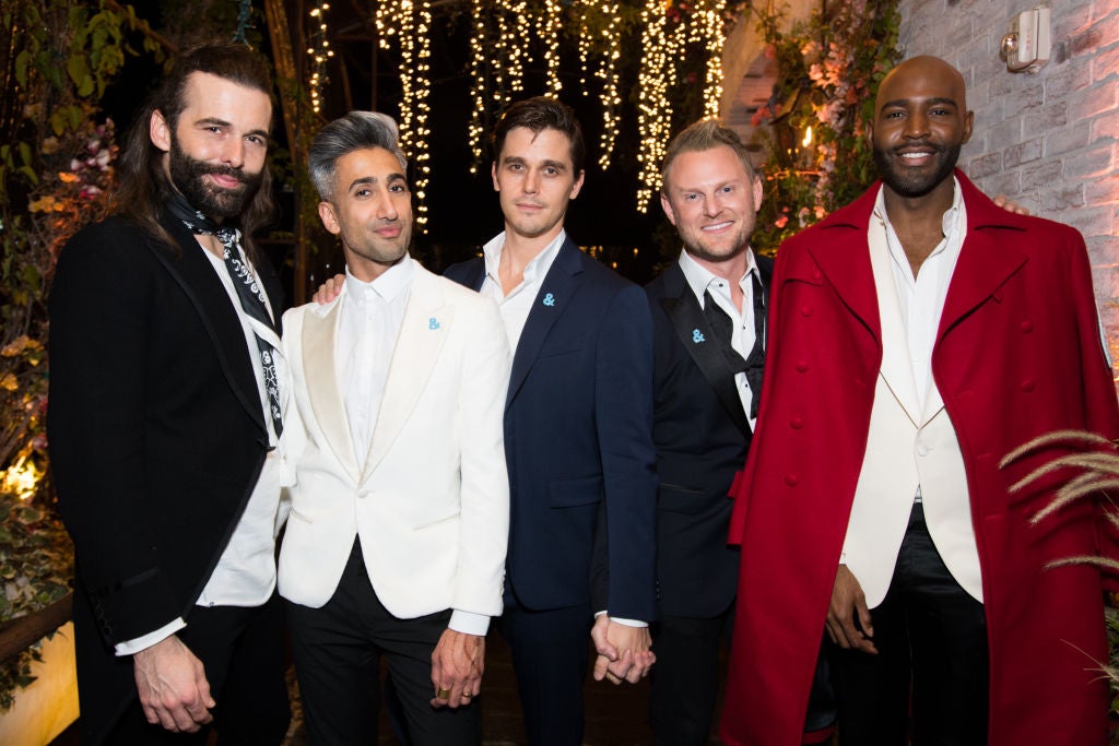 O elenco original de Queer Eye da Netflix: Jonathan Van Ness, Tan France, Antoni Porowski, Bobby Berk e Kuramo Brown,