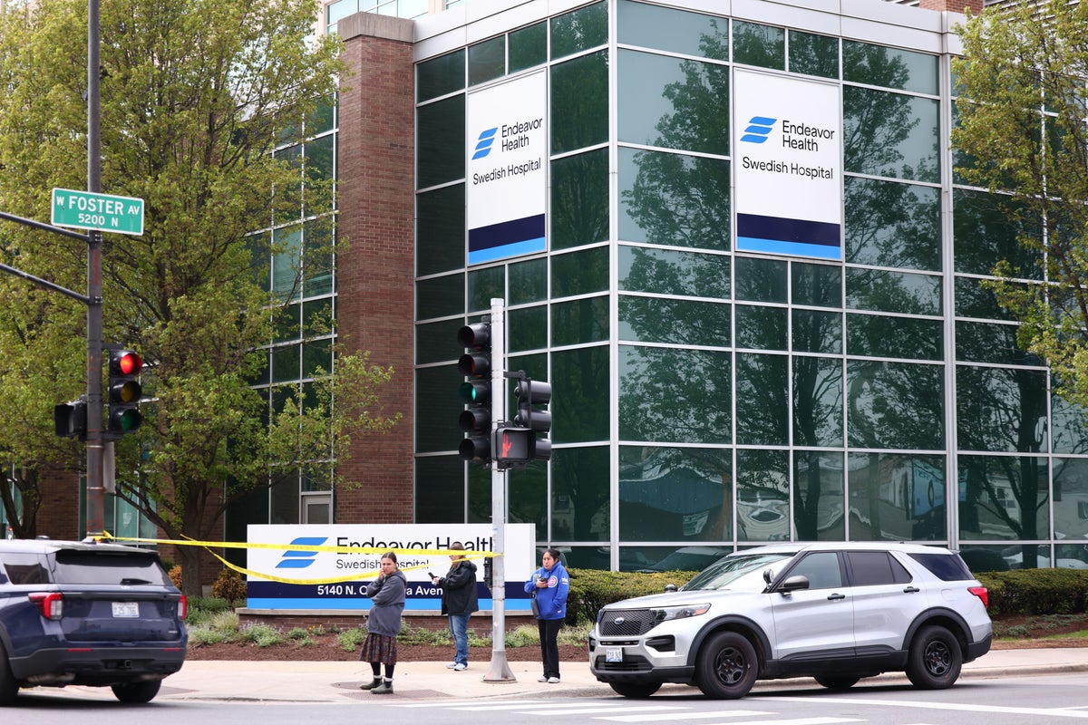 Chicago hospital shooting leaves one officer dead and another critically injured