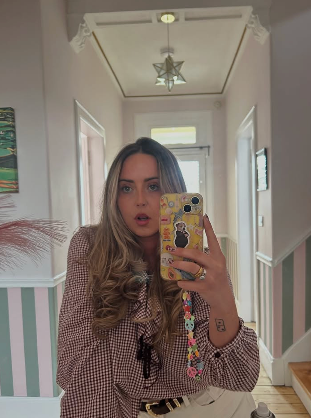 Roisin Kelly revealed she is now single on Instagram
