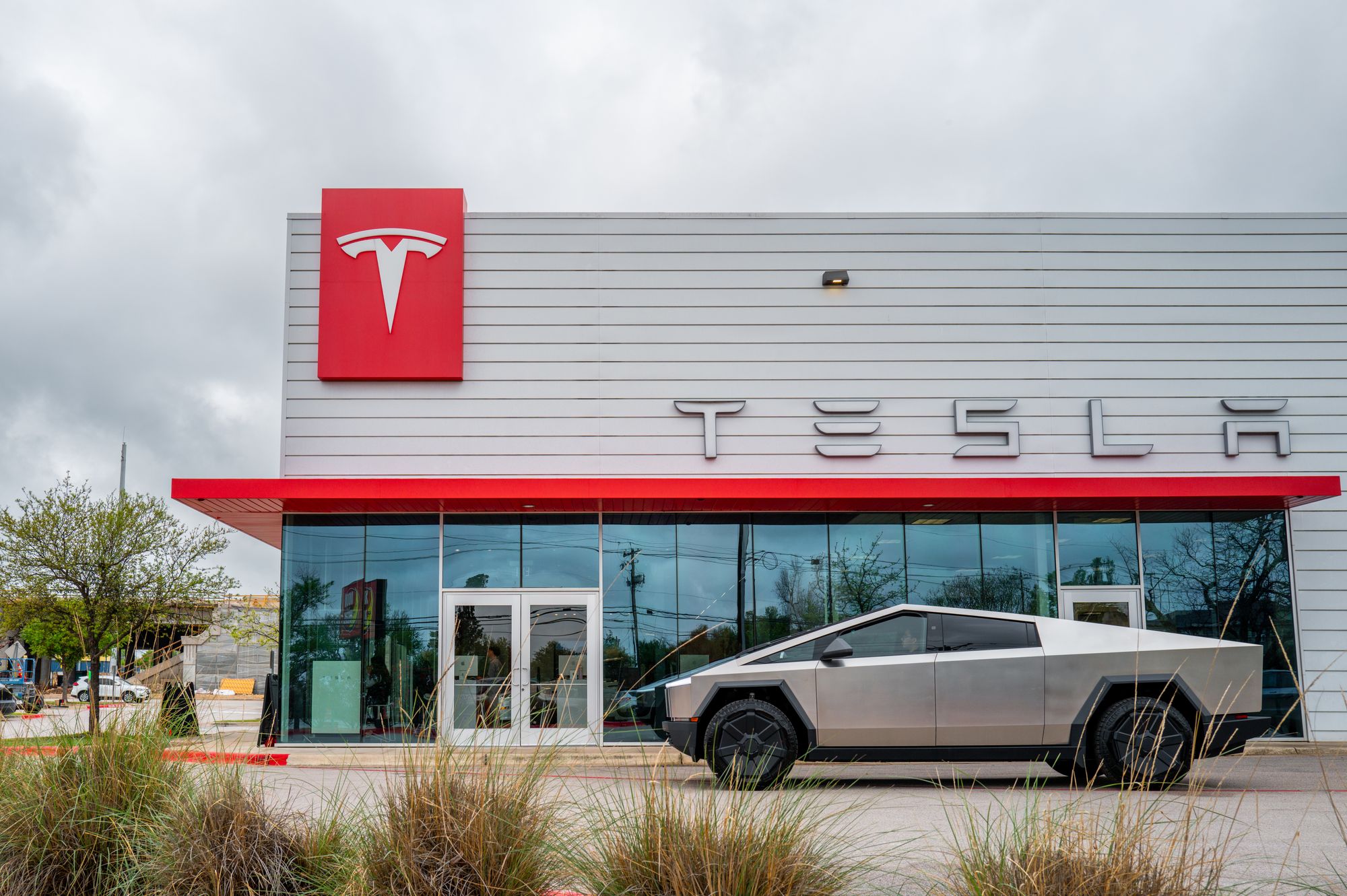 All 173 Tesla RWD Cybertrucks person been recalled owed to an rumor that tin consequence successful nan vehicles’ wheels falling off
