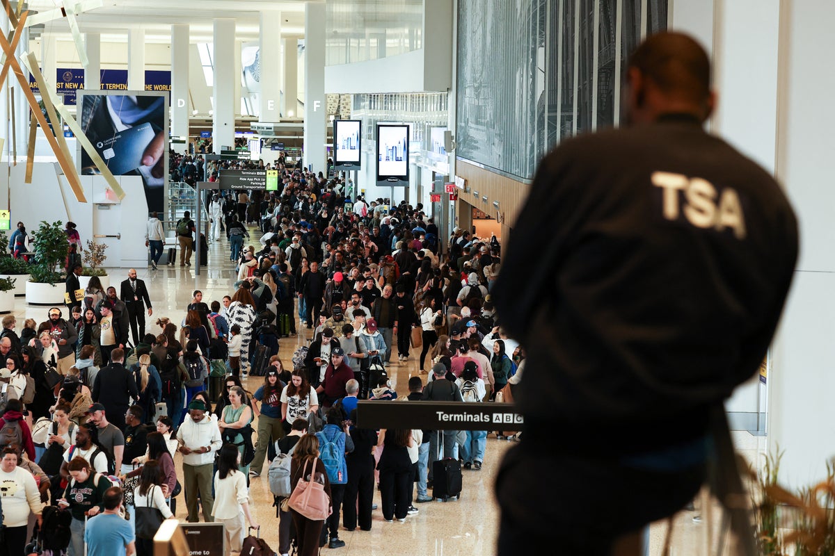 More Than 1,000 Tsa Officers Have Quit Over Dhs Funding Lapse Just In Time For World Cup And Summer Travel Crush