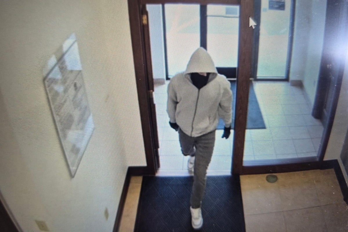 Bank Robber’s Facebook Posts Led To His Arrest After He Killed Two Workers In Robbery, Police Say