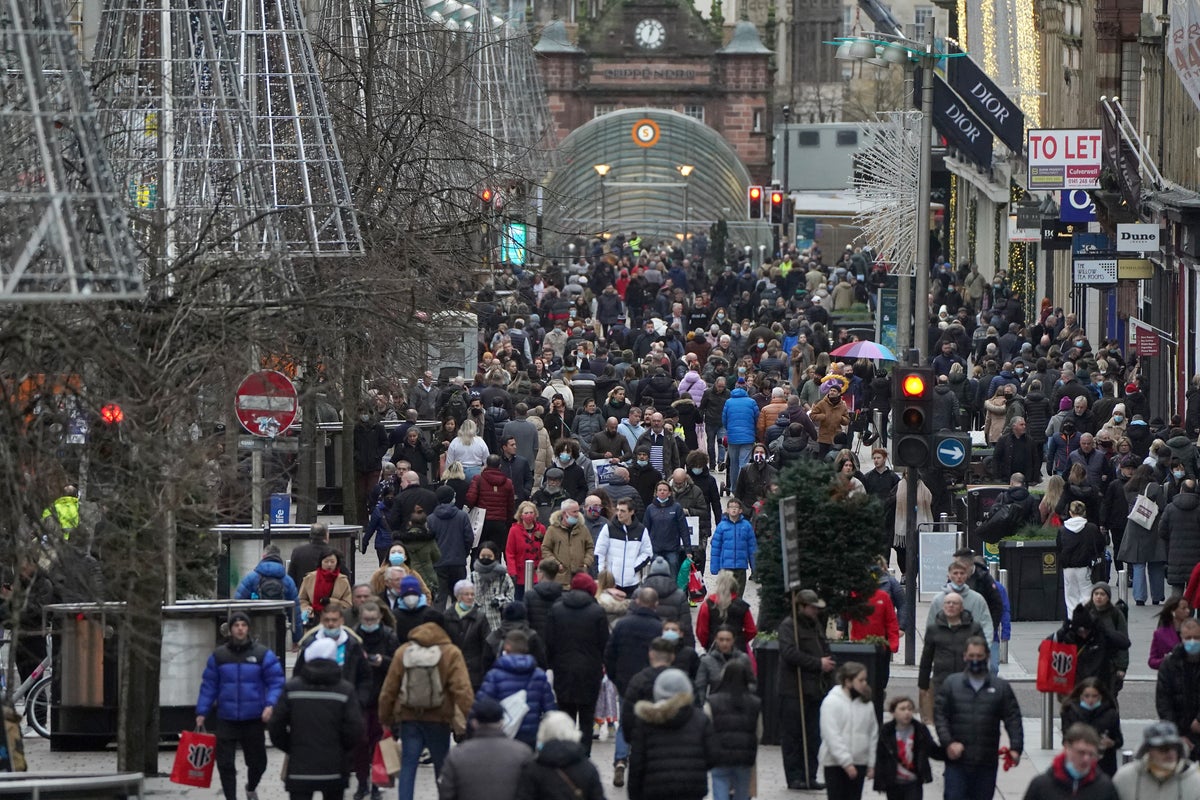 UK population growth slows to lowest rate in decades as migration falls