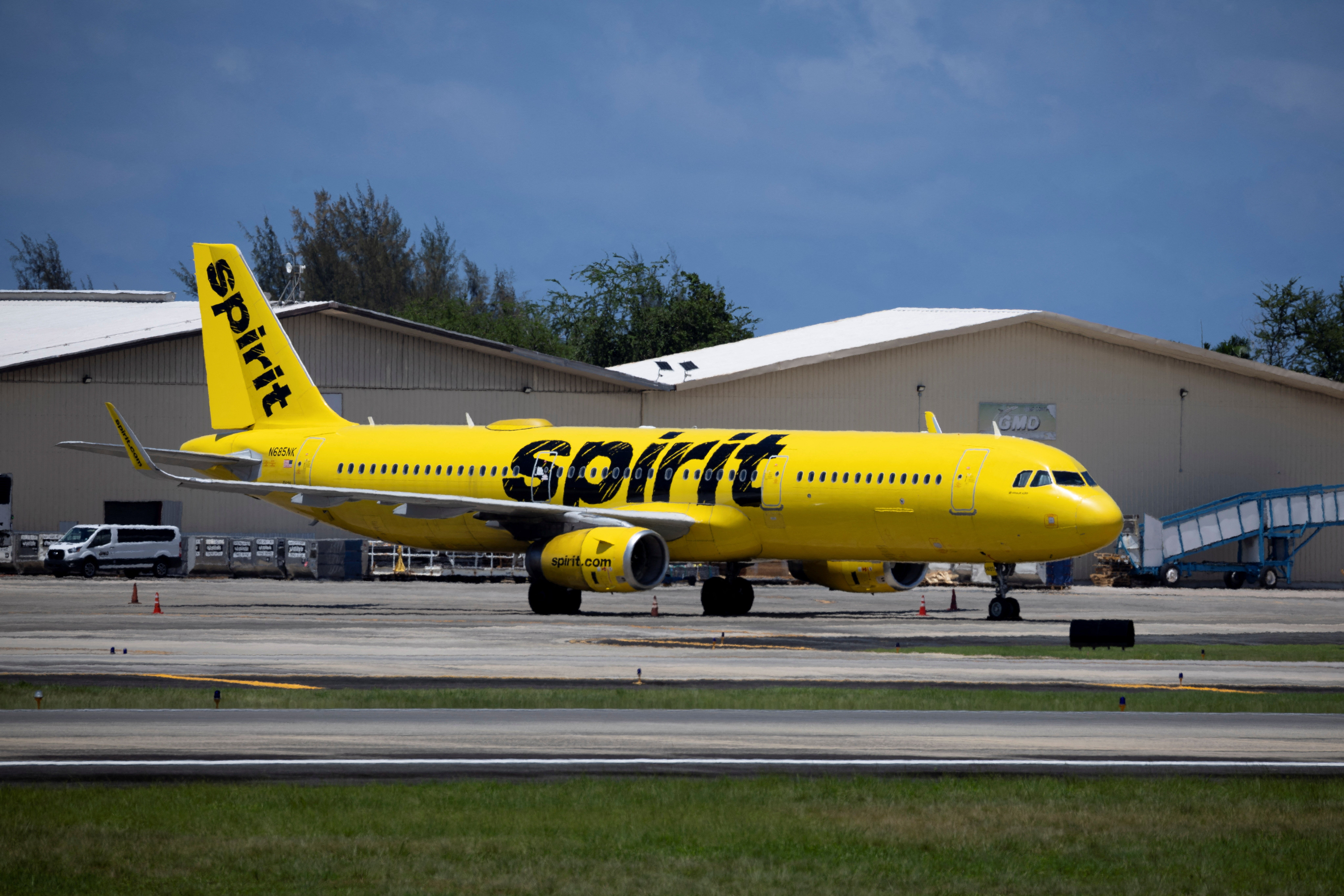 Spirit employed astir 17,000 group earlier it unopen down for bully complete nan weekend