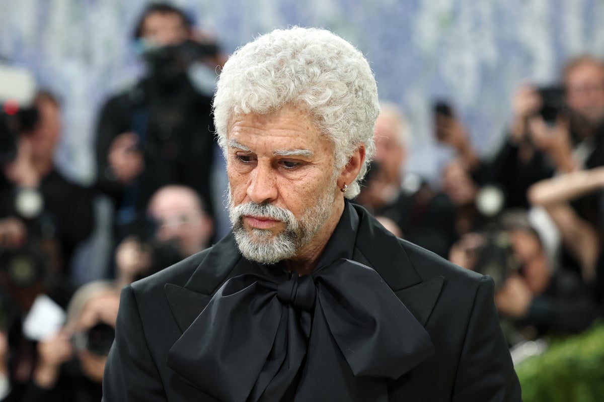Met Gala fans praise Bad Bunny’s ‘old man’ look as ‘performance art’ Met Gala fans praise Bad Bunny’s ‘old man’ look as ‘performance art’