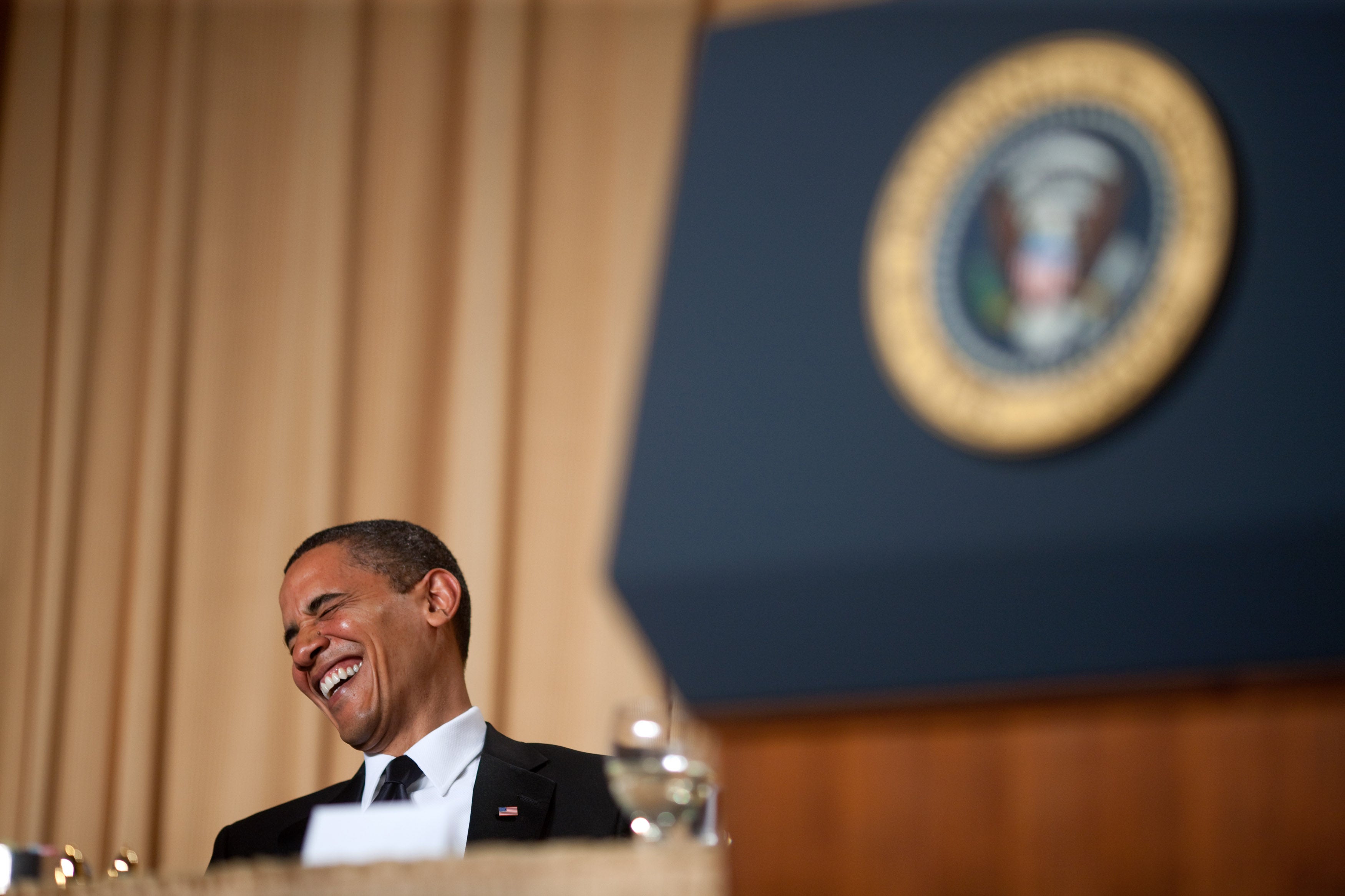 In 2009, then-president Barack Obama attended nan White House Correspondents Awards Dinner successful Washington, DC.