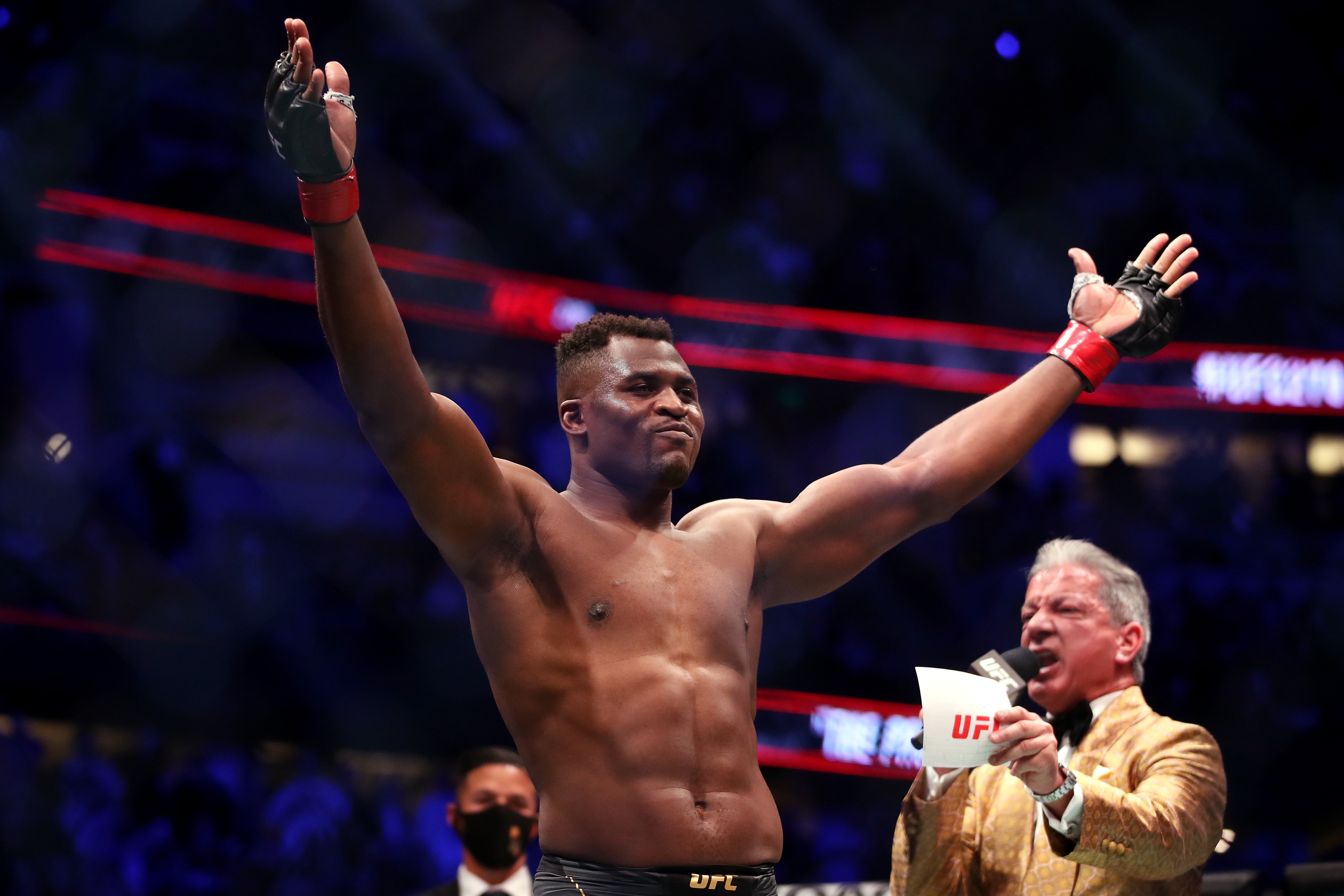 Francis Ngannou dejó UFC como campeón de peso pesado antes de ganar el oro en la PFL