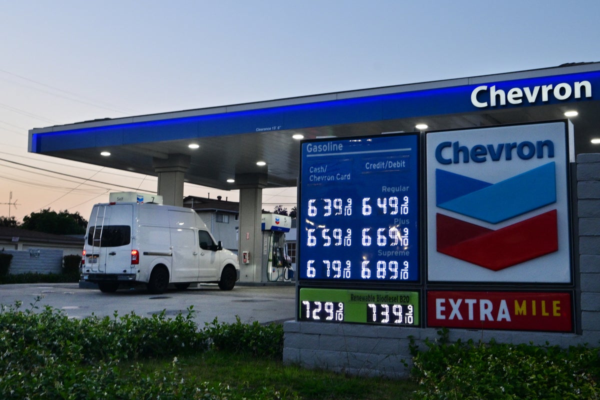 Doj Investigating $2.6 Billion Worth Of Oil Bets Placed Just Before Trump’s Iran War Announcements, Report Says
