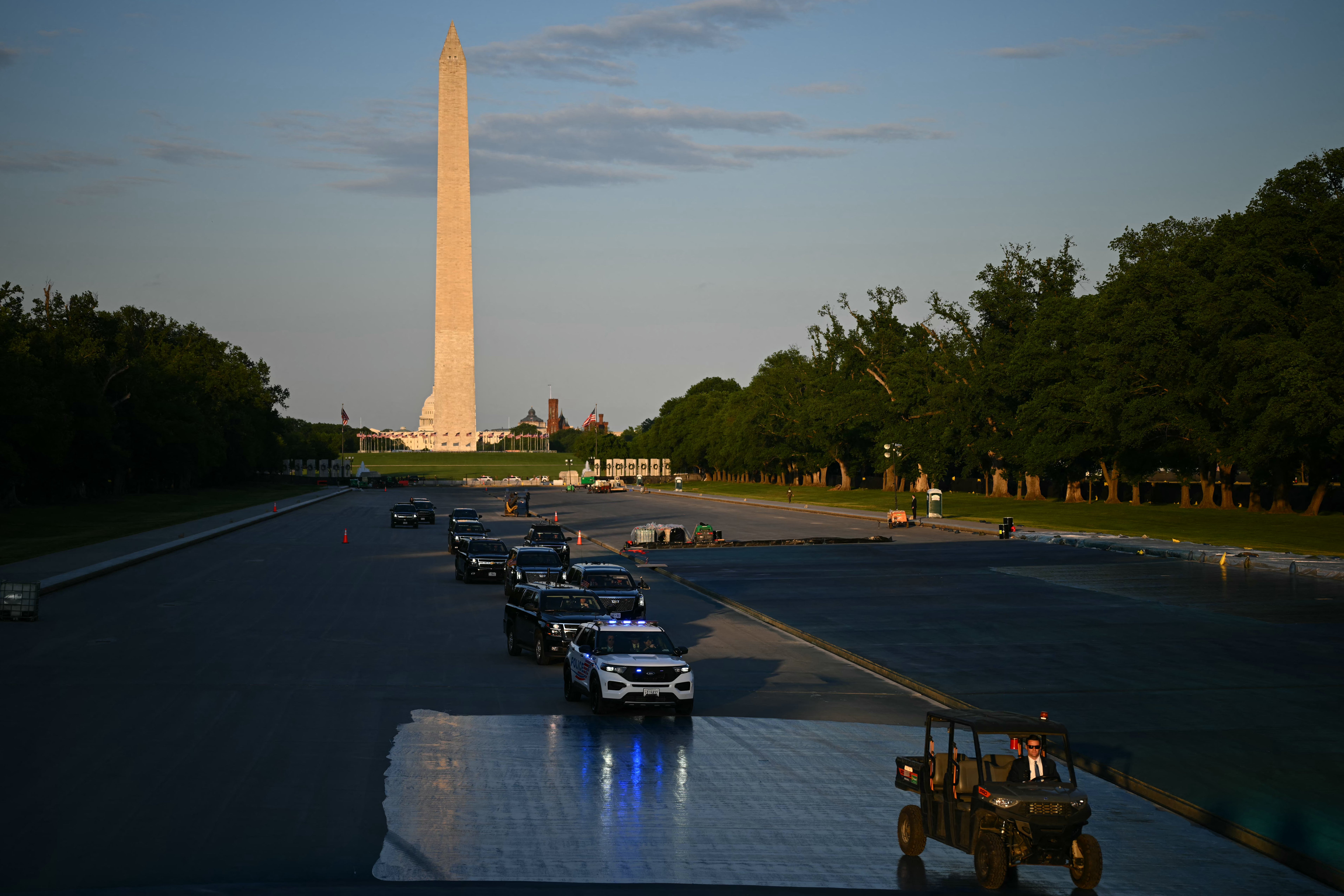 President Trump’s motorcade drove crossed nan reflecting excavation Friday to reappraisal nan newly-painted basin
