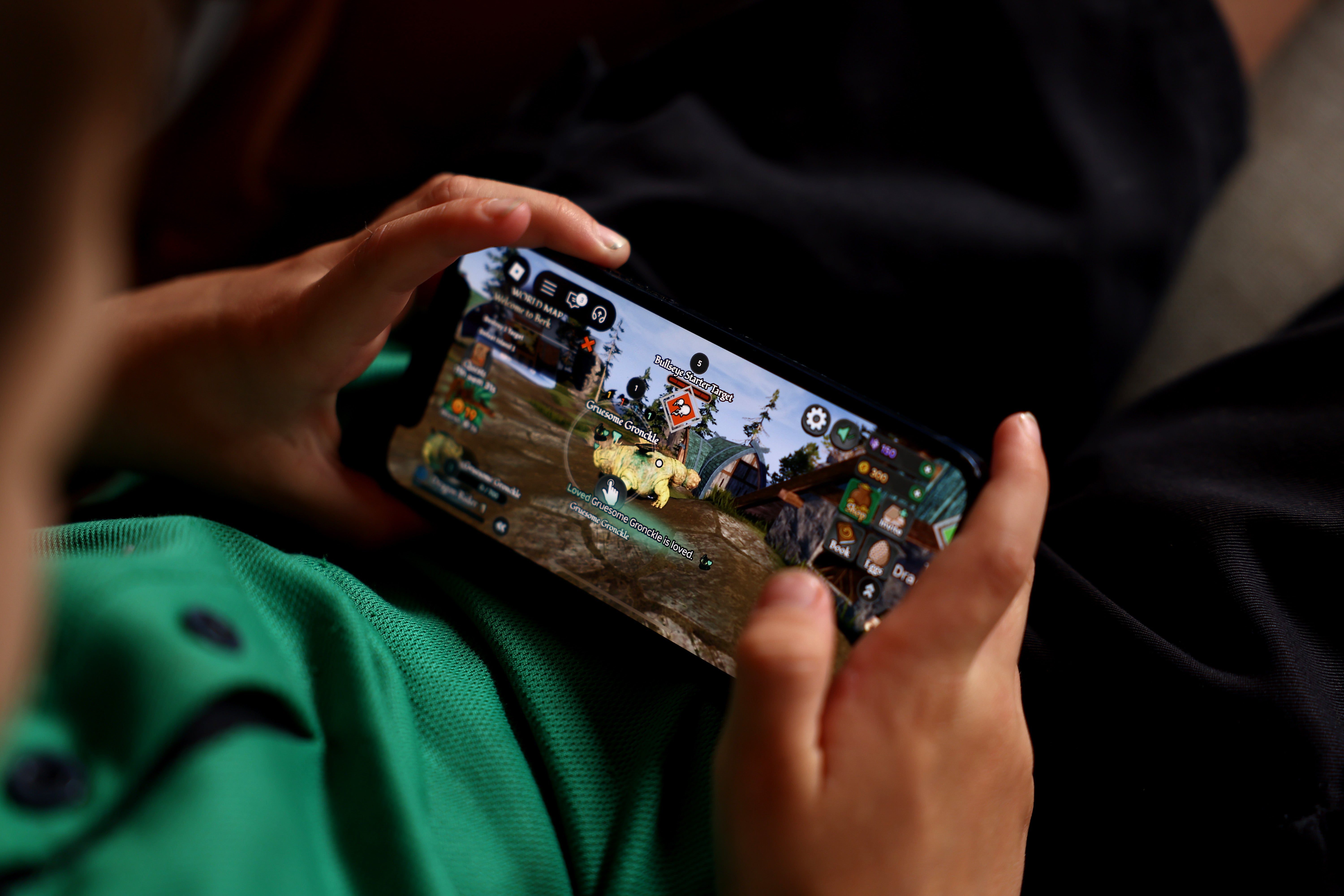 Why are online safety rules for children still not in place?