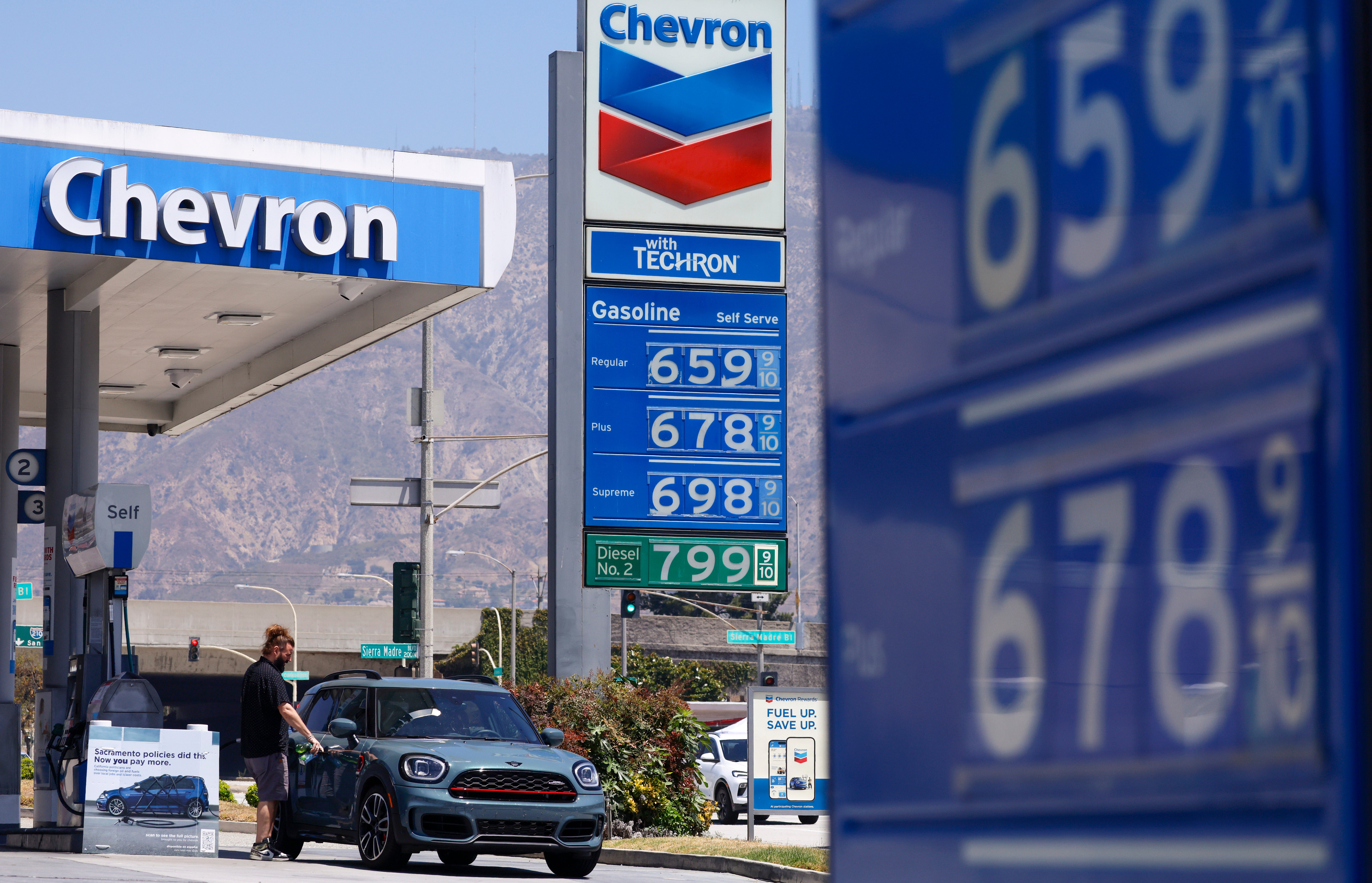 Trump antecedently claimed that Americans ‘are going to spot $2 gasoline beautiful soon,’ and made assurances connected May 11 that lipid and state prices would ‘drop for illustration a rock’ arsenic soon arsenic nan warfare is over